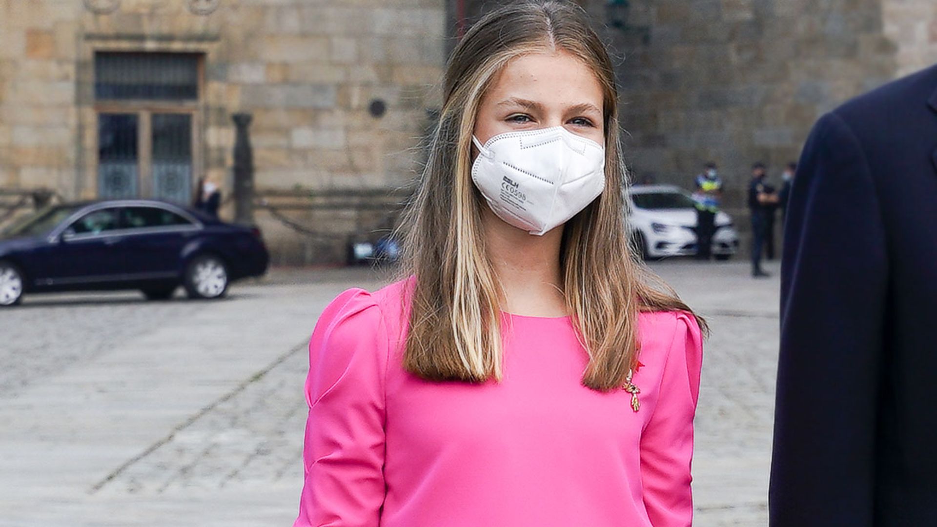El look de Leonor en un acto sin precedentes: diseño fucsia y tacones 'nude'