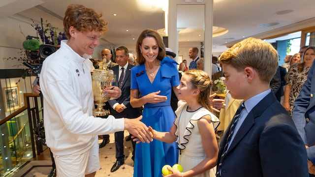 Jannik Sinner con la princesa Kate y sus hijos, George y Charlotte, tras la final de Wimbledon.