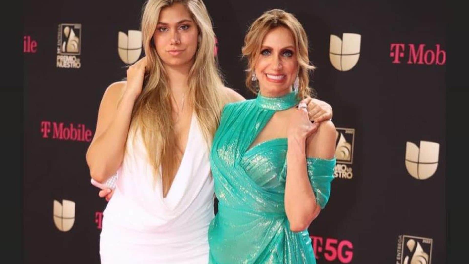 Lili Estefan y su hija Lina desfilaron en la alfombra de Premio Lo Nuestro