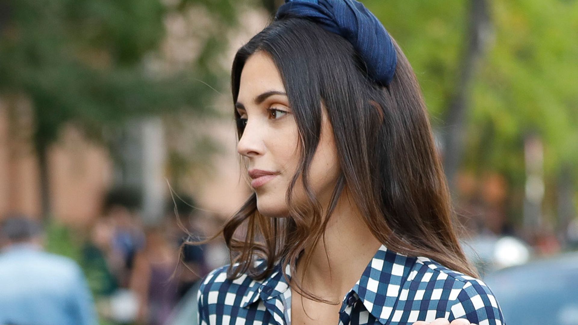 Copia por 23 euros el vestido vichy que Sassa de Osma lleva con zapatillas o taconazo