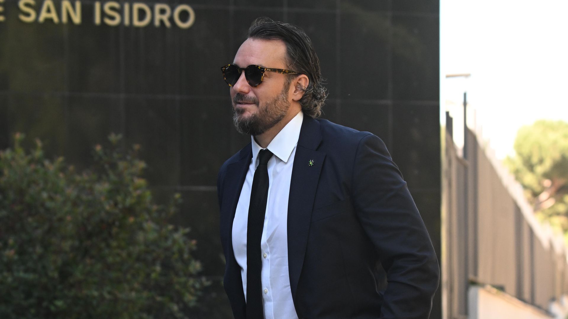 El hijo de Francisco de Borbón y Escasany, en el tanatorio: 'Quería mucho a su hermano, querían estar juntos'