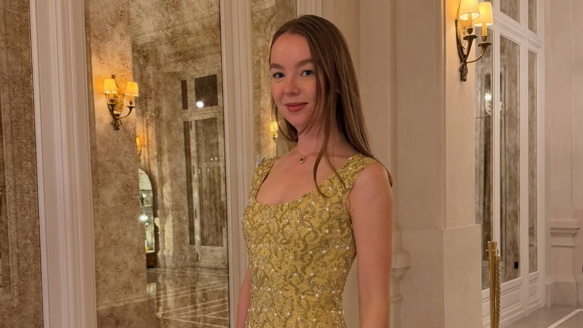 Alexandra de Hannover recupera el vestido dorado de Grace Kelly que su abuela llevó en 1962, antes de la boda de los futuros reyes de España