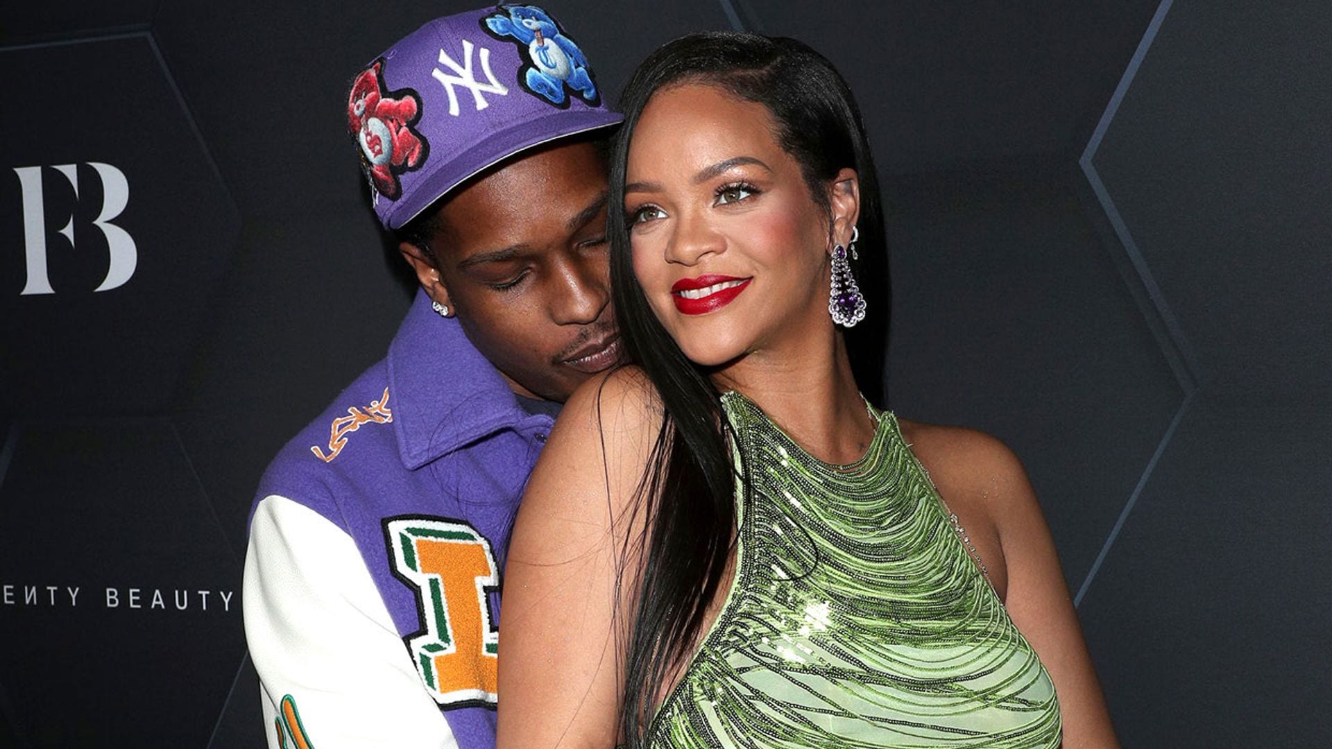 Rihanna, espectacular y más enamorada que nunca, presume de embarazo junto a su pareja Asap Rocky