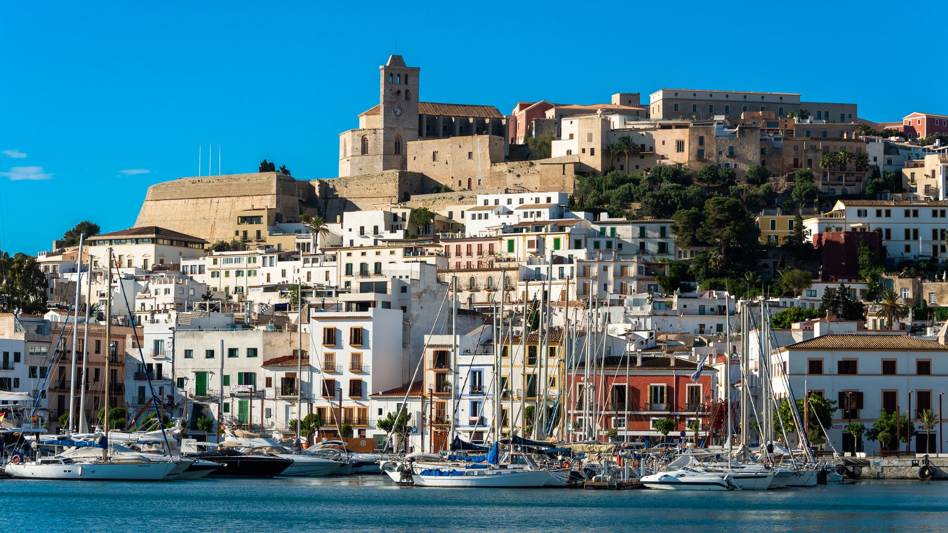 48 horas en Ibiza sin salir de la ciudad: hoteles con vistas a Dalt Vila, gastronomía y el lado más sofisticado de la isla