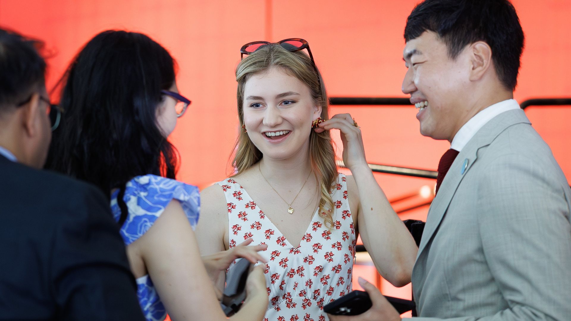 Elisabeth de Bélgica se gradúa en la Universidad de Harvard ante sus orgullosos padres