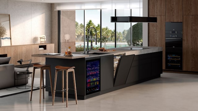 Cocina con isla y campana extractora vista