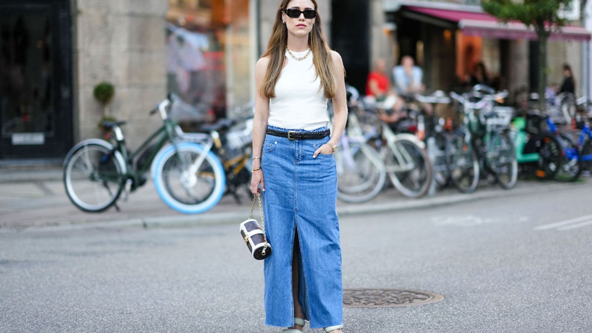 Con americana para trabajar y con 'cropped top' para ir de festival: estrena la 'rentrée' con una falda larga