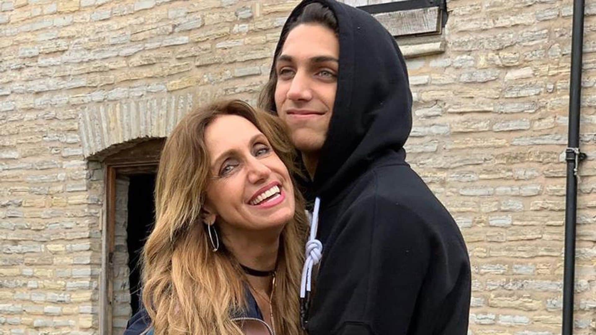Lili Estefan celebra con orgullo el Día Nacional de los Hijos