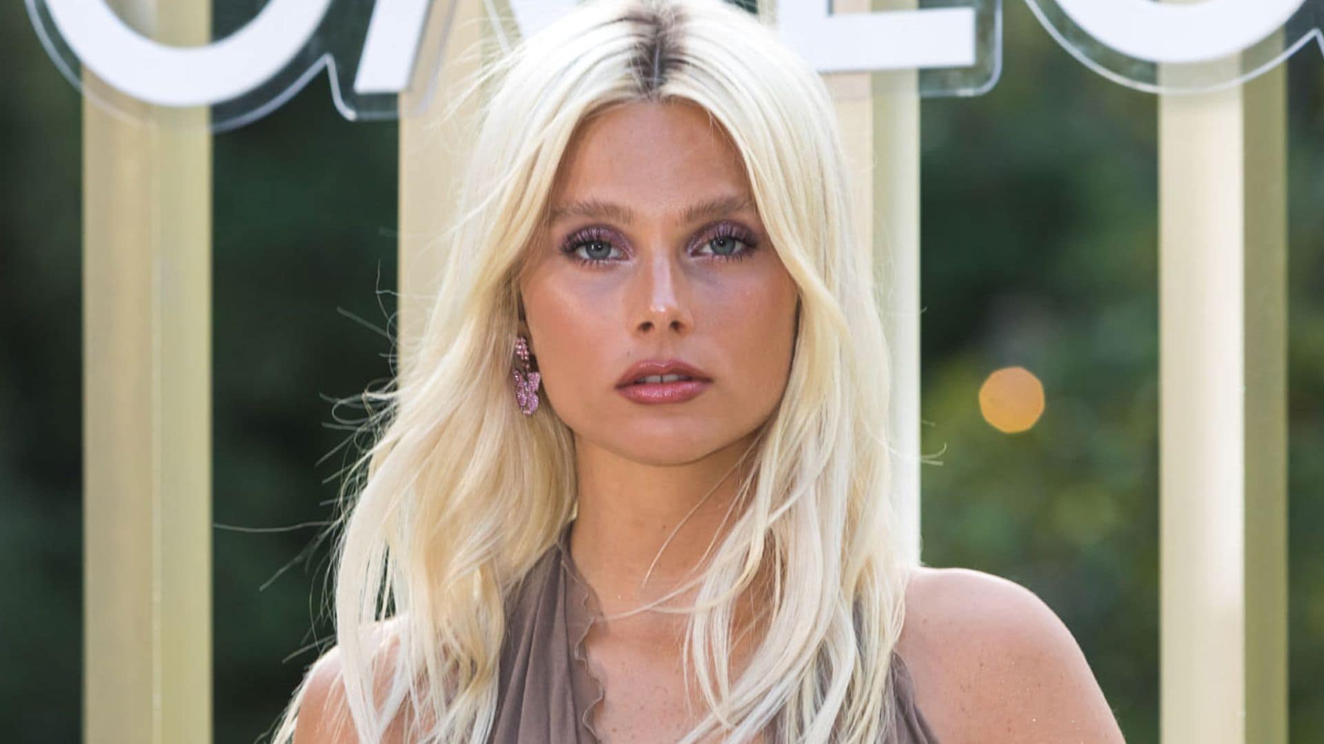 Valentina Zenere y Hailey Bieber unidas por el mismo minivestido romántico