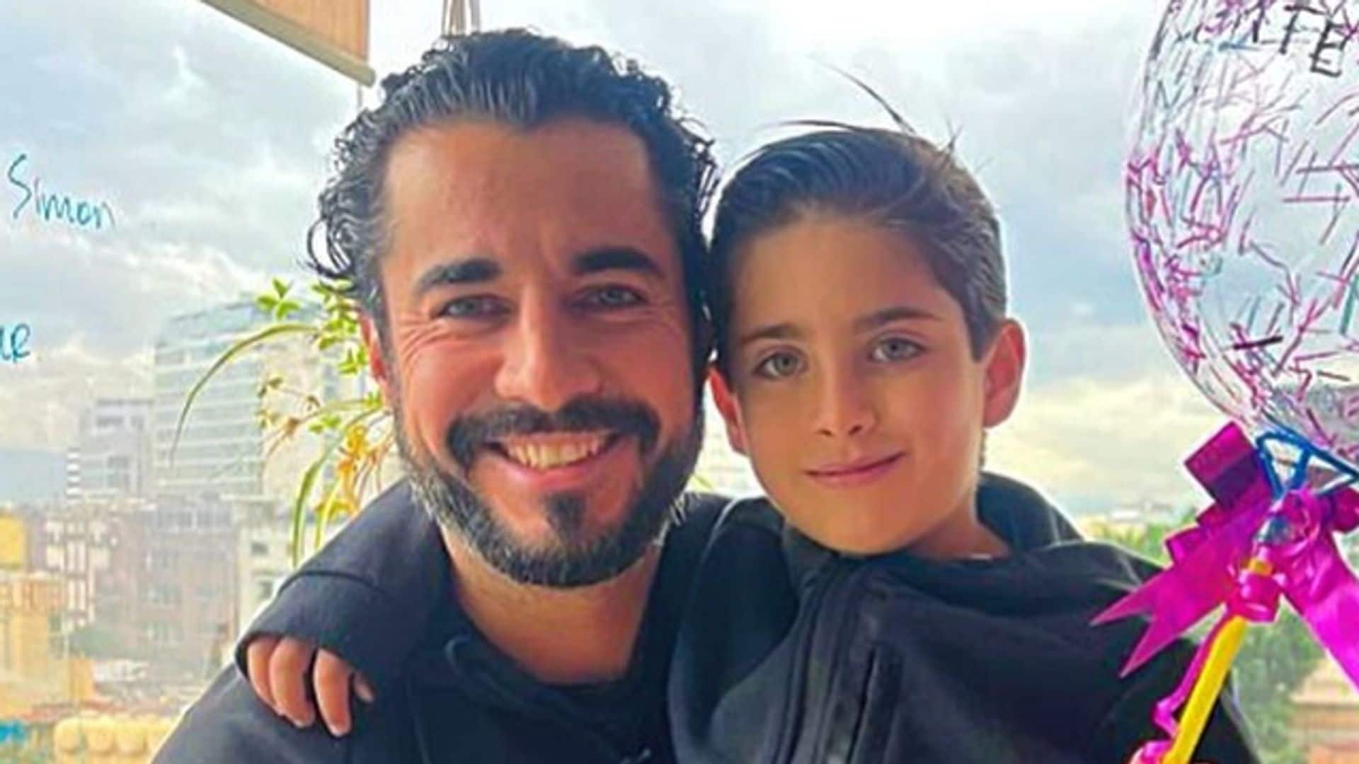 Josué Alvarado con su hijo Marcelo, fruto de su relación con Michelle Renaud