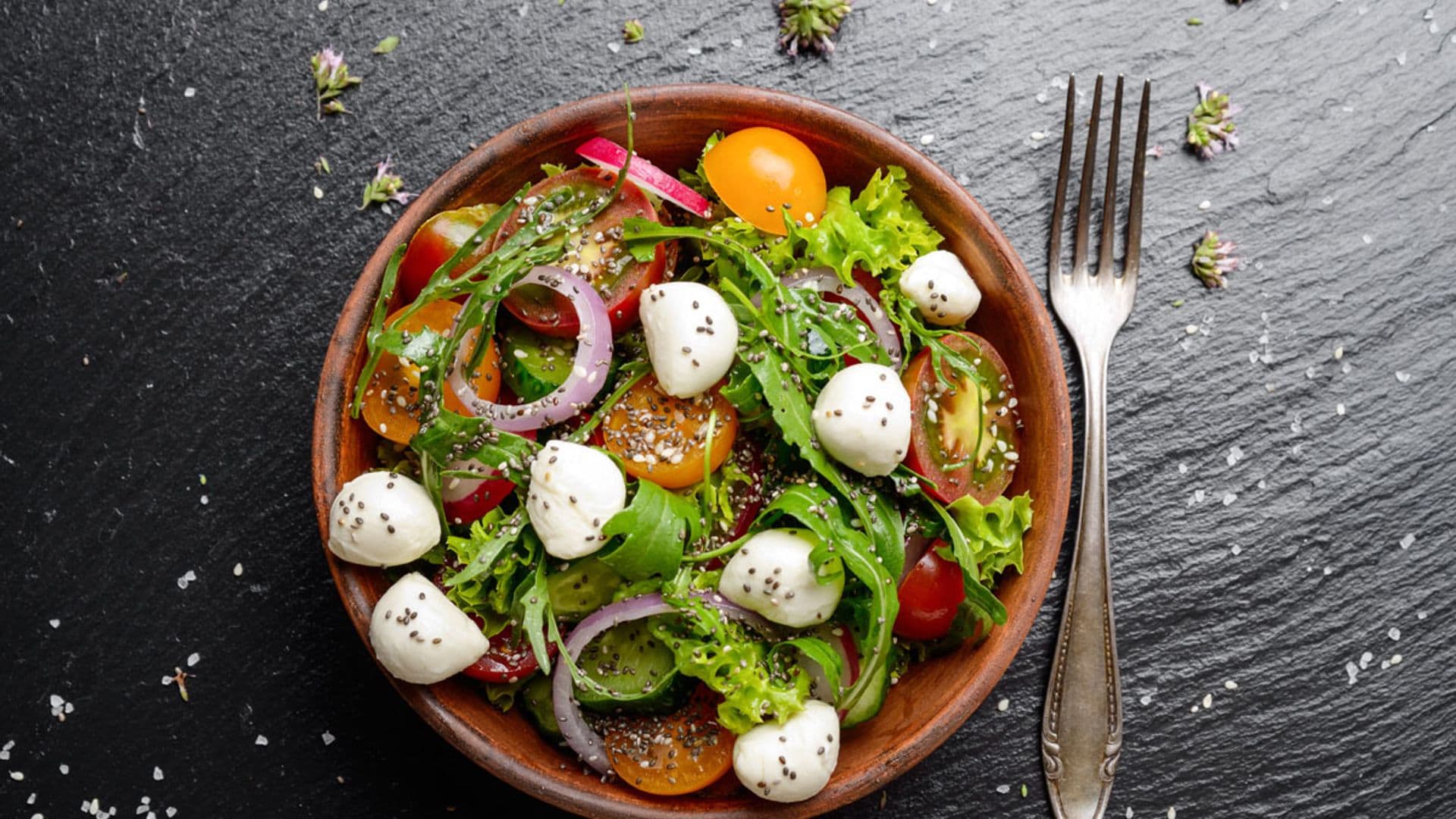 Ensalada de mozzarella, tomate y lechuga