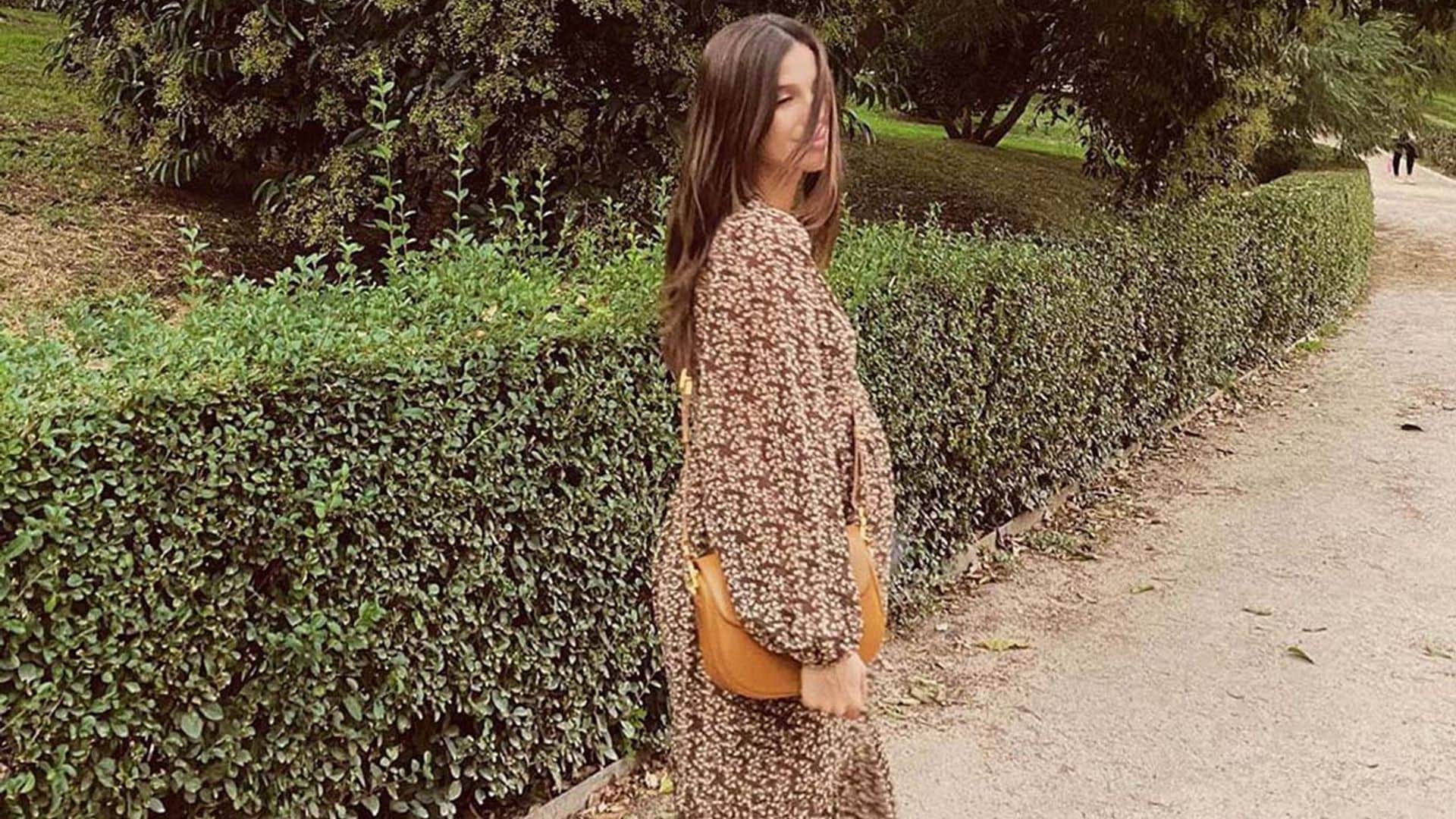 Sandra Gago sabe cómo convertir un vestido de flores en el mejor estilismo premamá