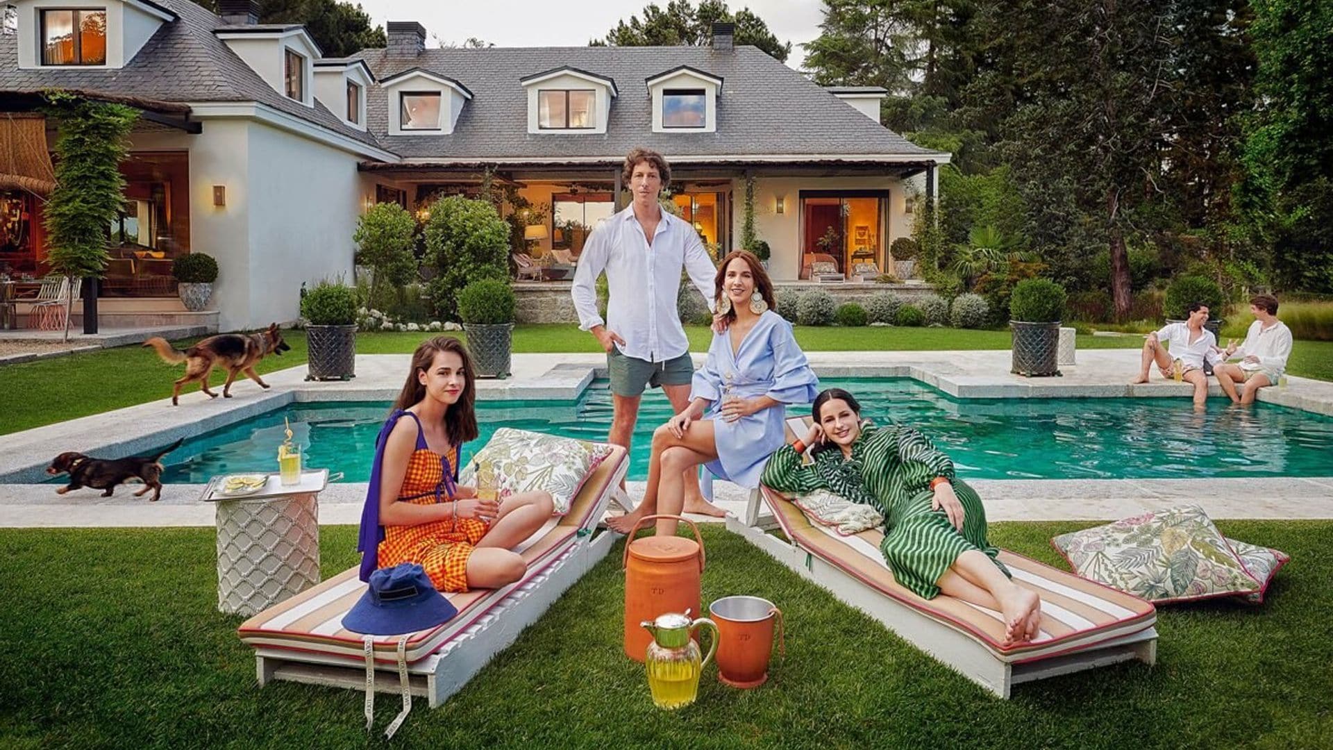 Tristán Domecq nos recibe junto a sus primos en su acogedora y elegante casa de Madrid