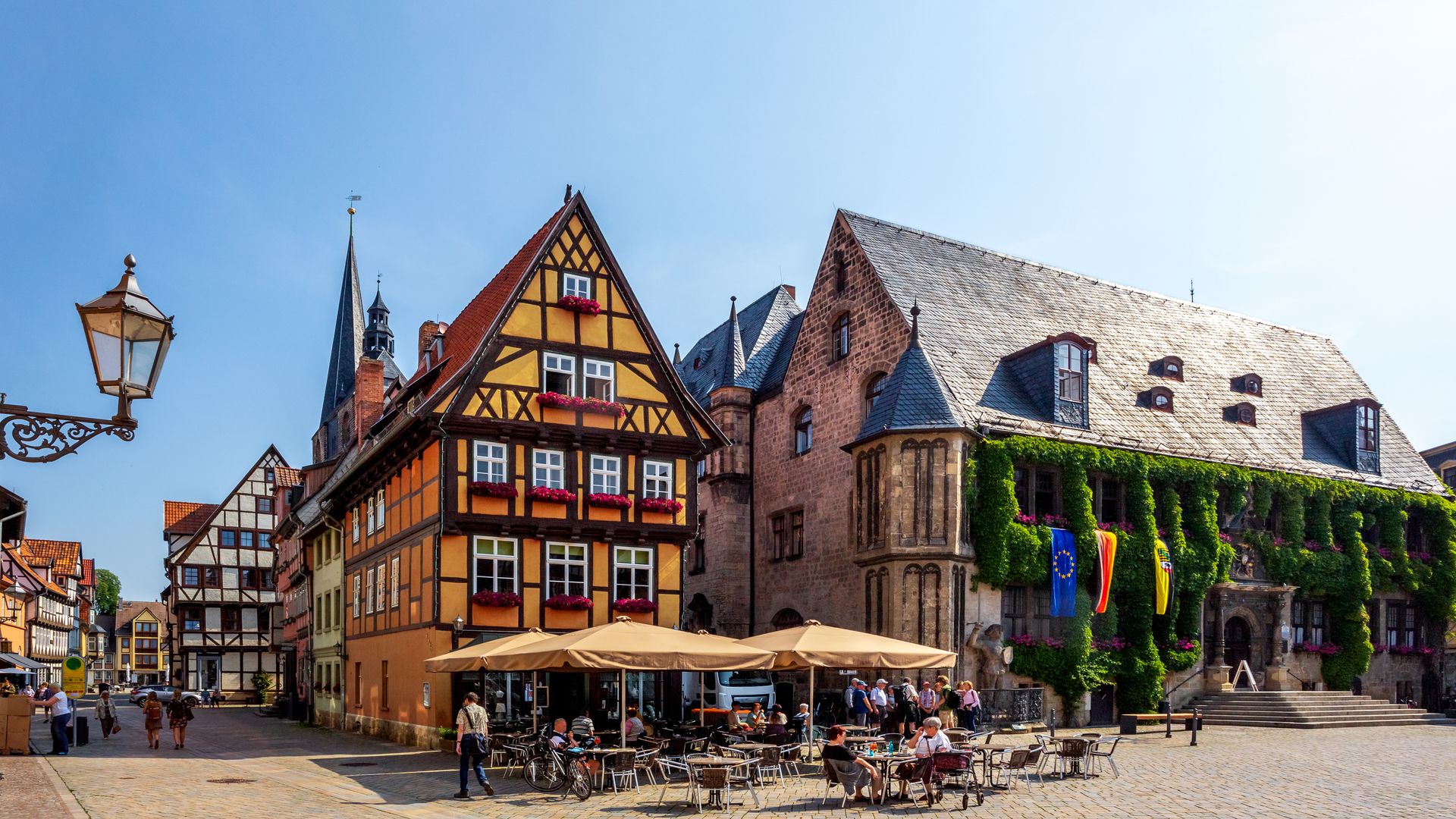 Quedlinburg, la ciudad medieval de Alemania con más casas de cuento repletas de entramados de madera.