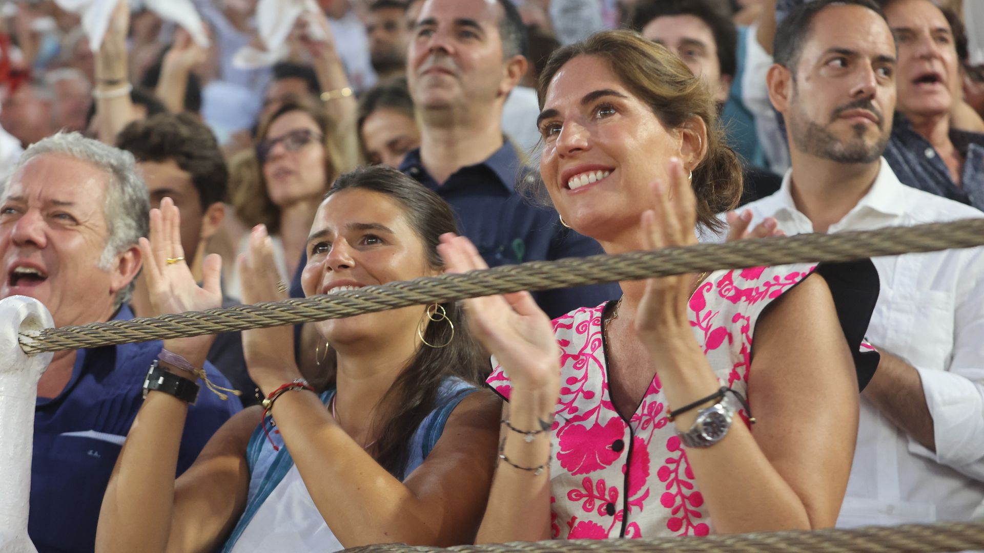 Tana Rivera y Lourdes Montes en una tarde de toros en familia en Málaga viendo a Roca Rey, 2026