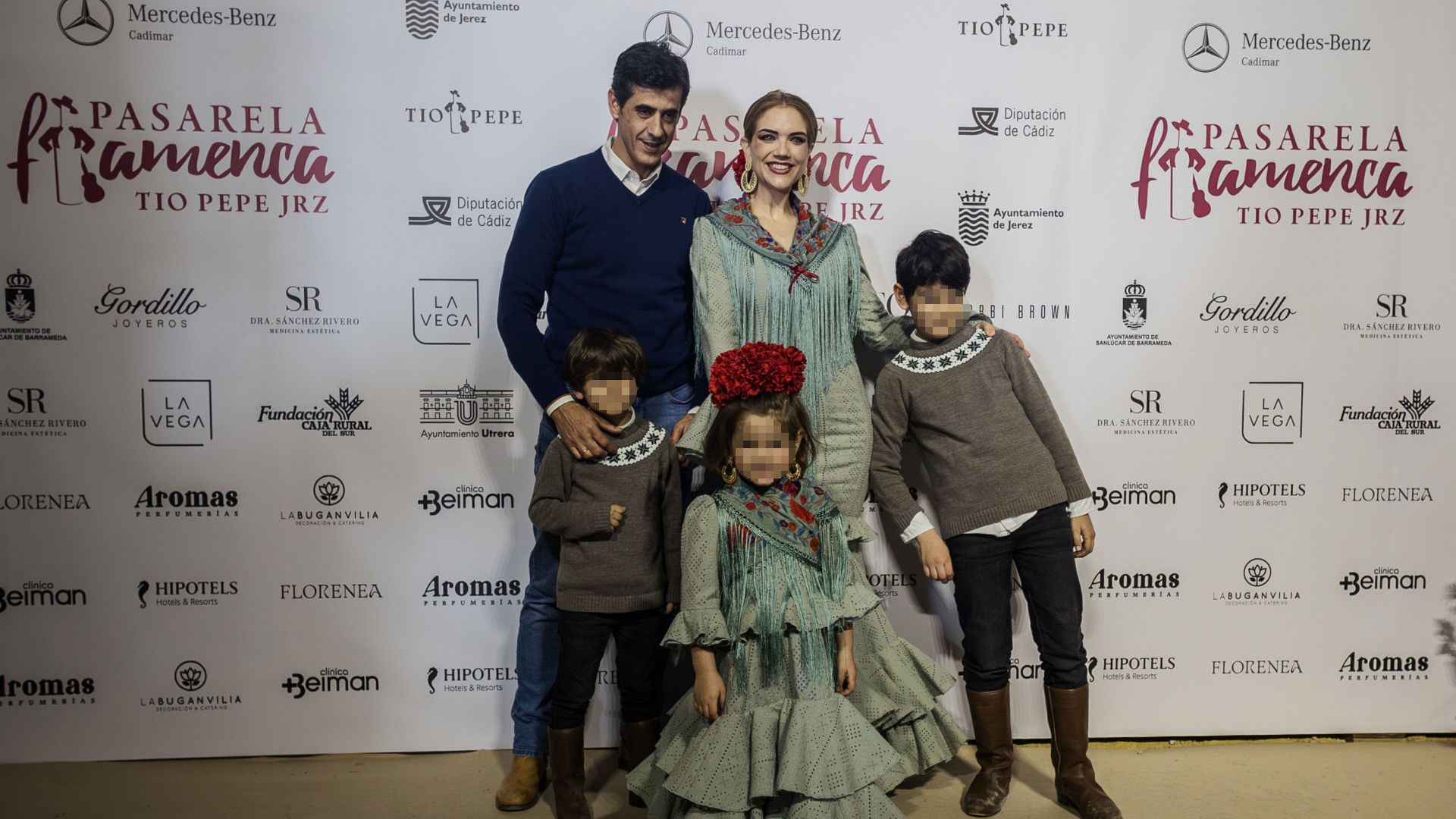 Beatriz Trapote y Víctor Janeiro junto a sus hijos en una imagen de archivo