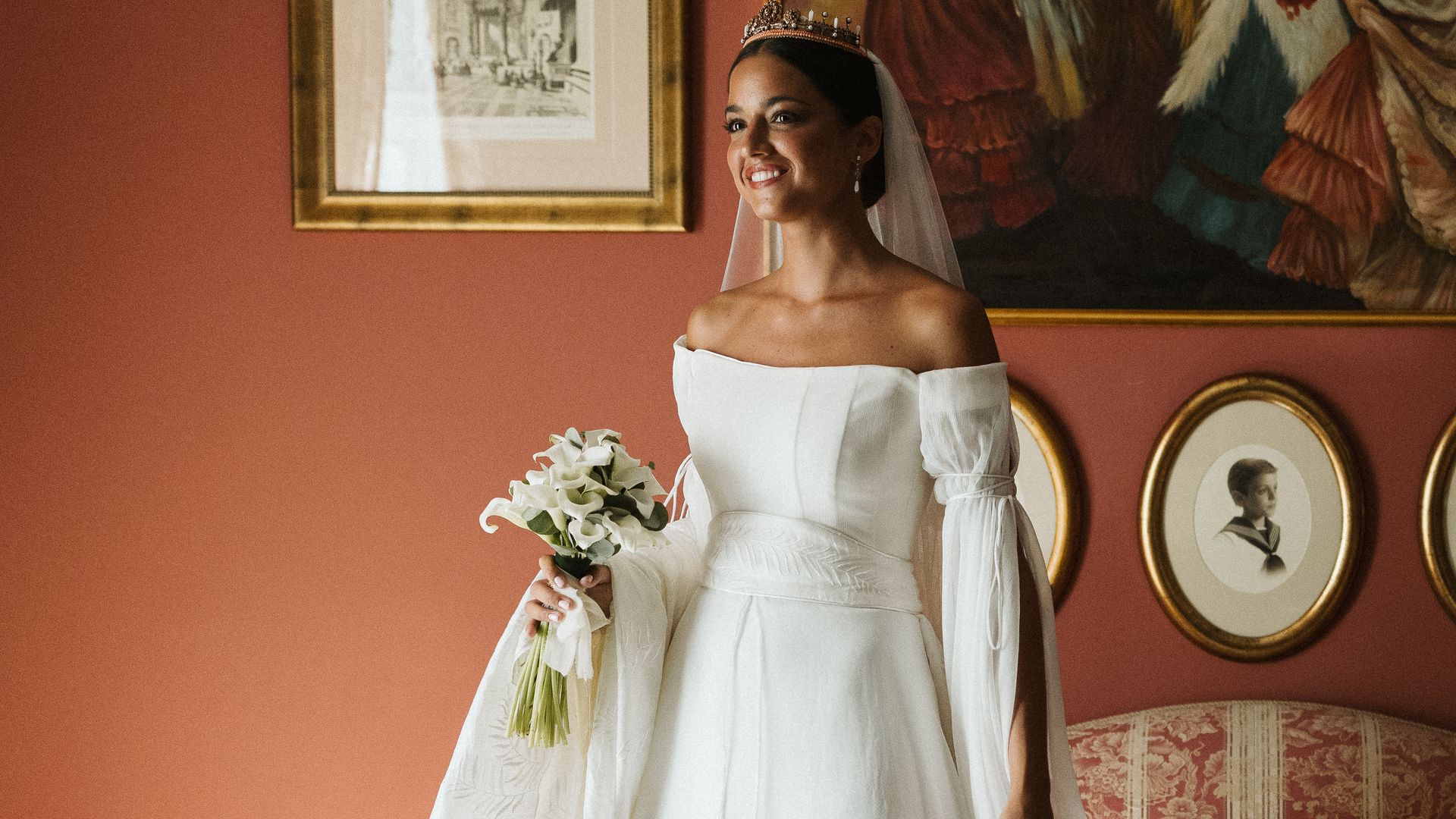 En 2026 las mangas anudadas serán el sueño de las novias más románticas