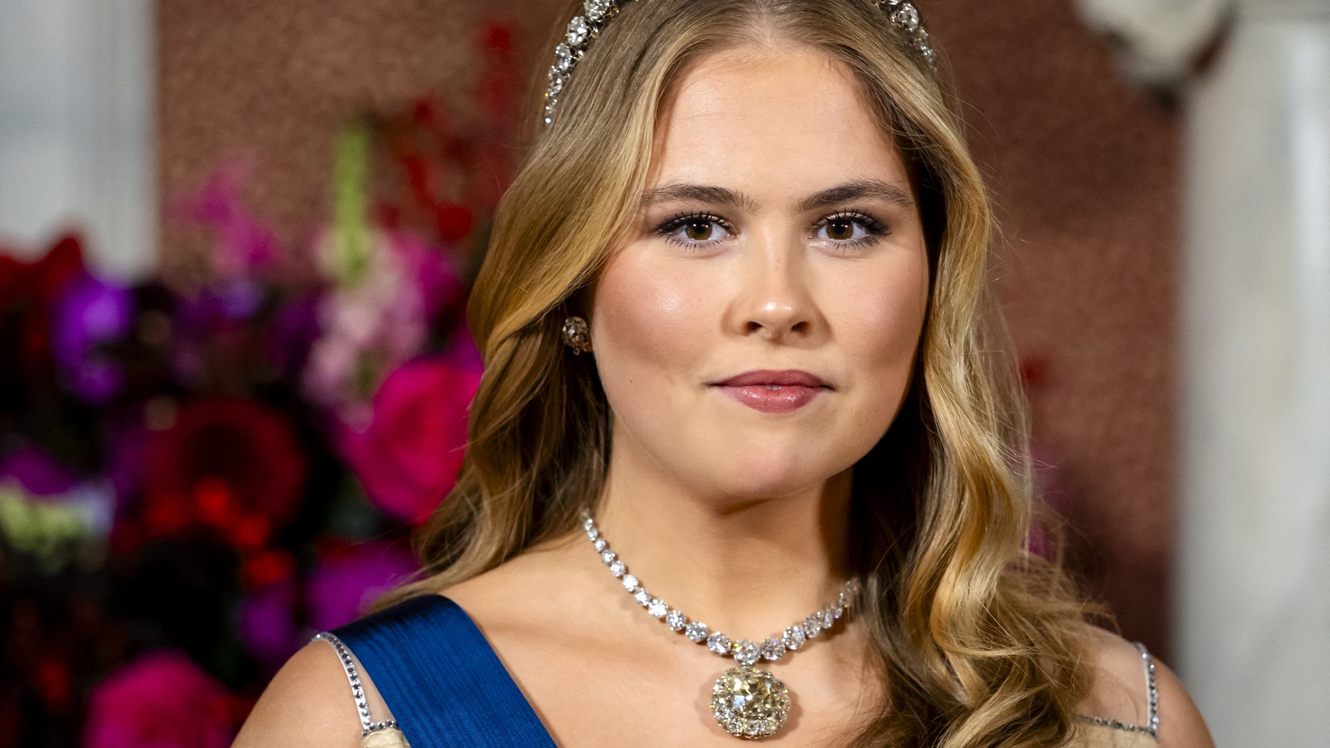 Amalia de Holanda ya está completamente integrada a la agenda internacional y ejerce de anfitriona junto a sus padres en las cenas de gala que se brinda en honor de mandatarios extranjeros