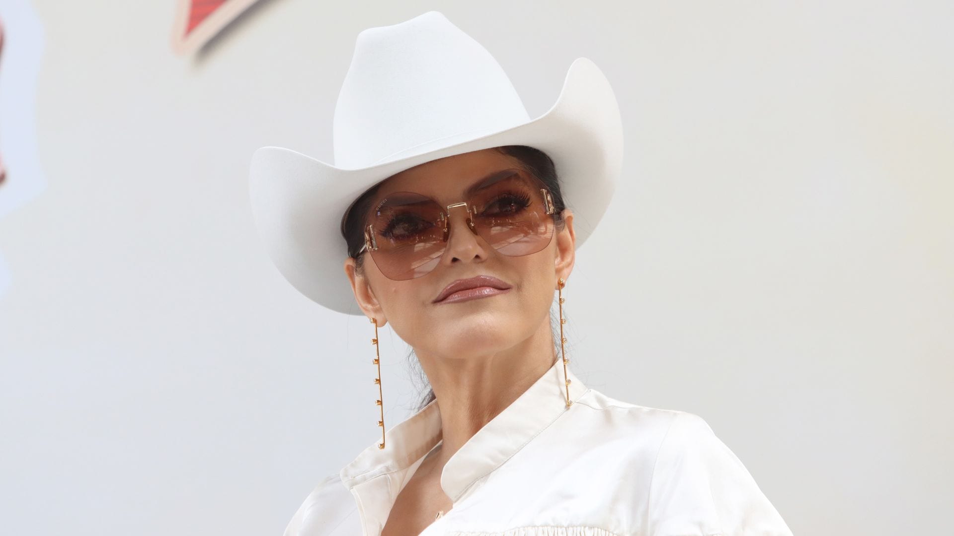Ana Bárbara revela que se siente en orfandad tras la partida de Paquita la del Barrio