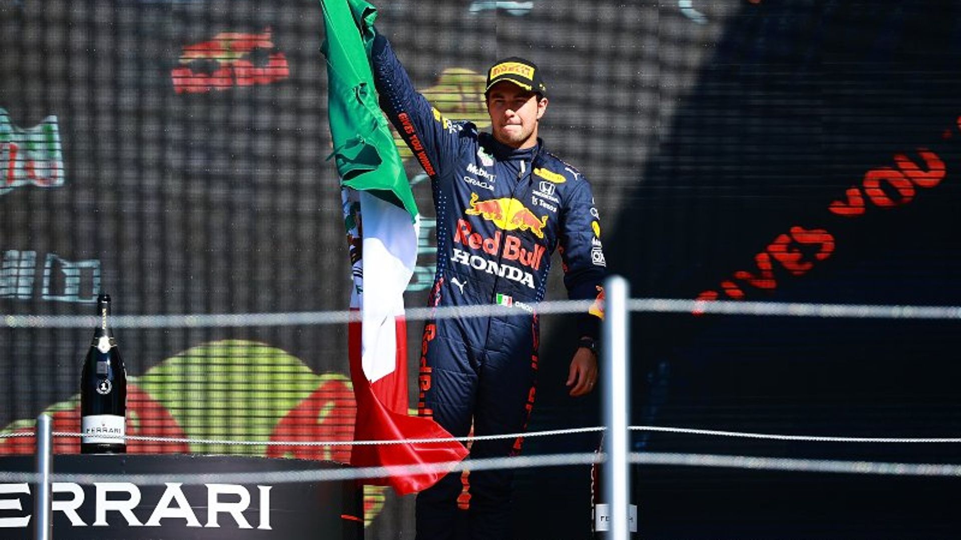 Checo Pérez, el primer mexicano en subirse al podio en el Gran Premio de México