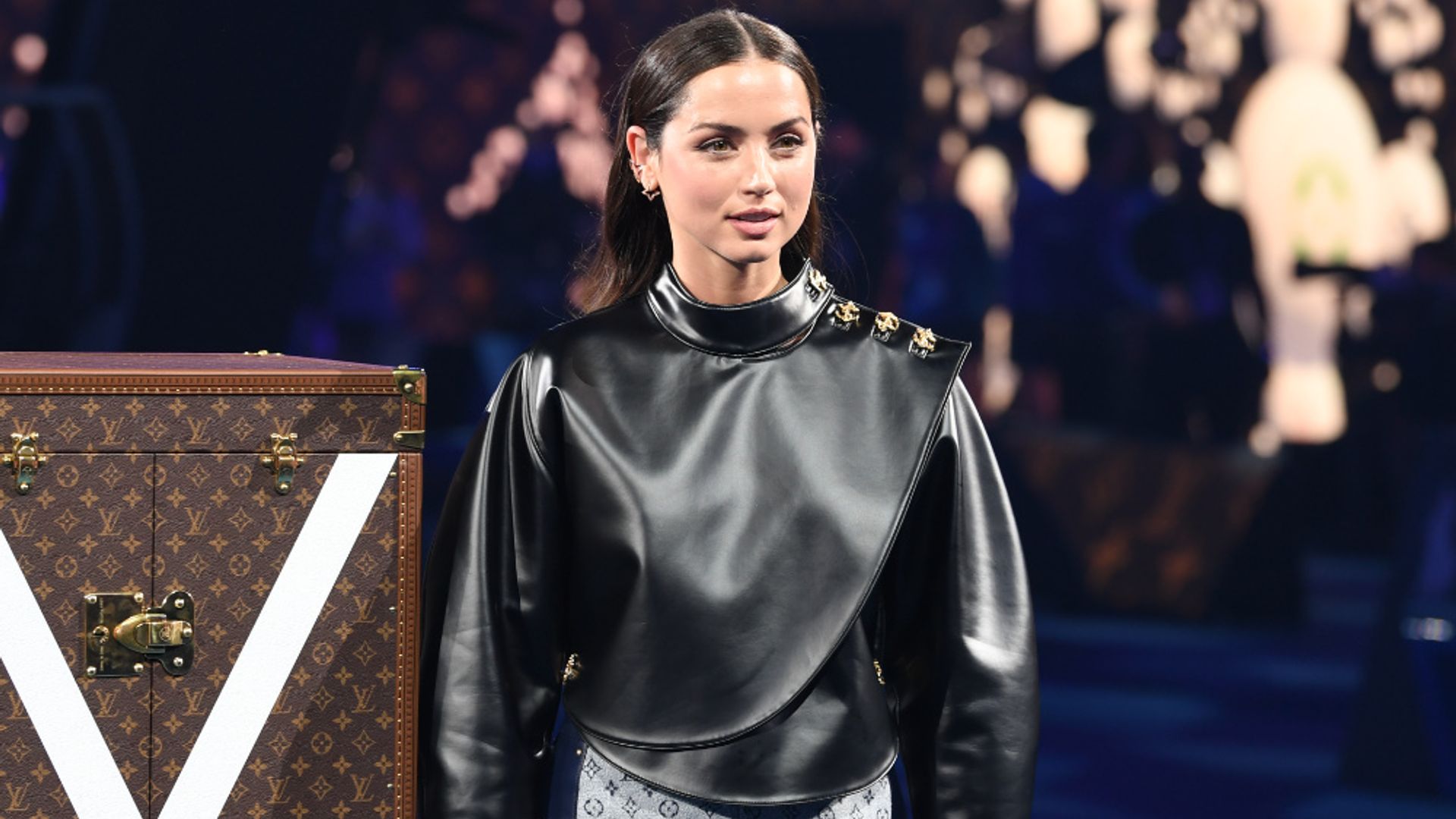 Ana de Armas, protagonista del Abierto de Australia con un top 'biker' y botines de charol