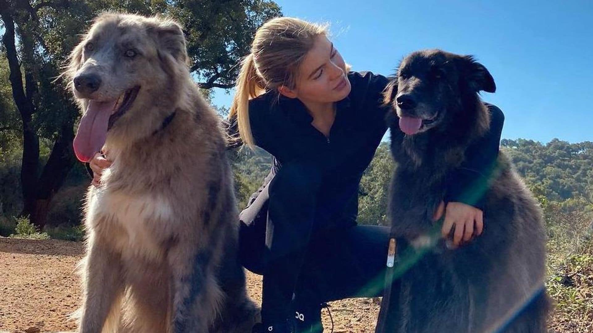 Victoria Iglesias con sus ‘dogFluencers’, ‘Luke’ y ‘Leia’, a todos lados