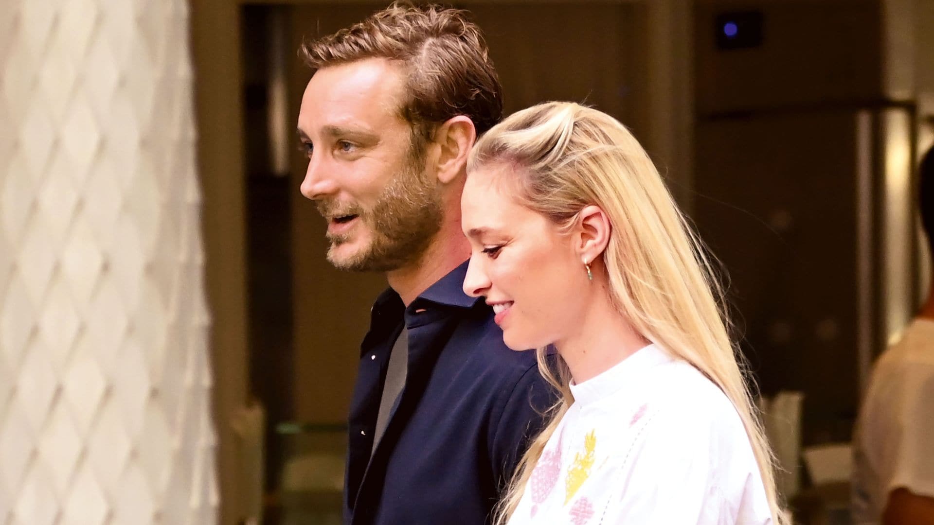 EXCLUSIVA. Beatrice Borromeo y Pierre Casiraghi, primeras fotos tras el anuncio de embarazo, en Barcelona