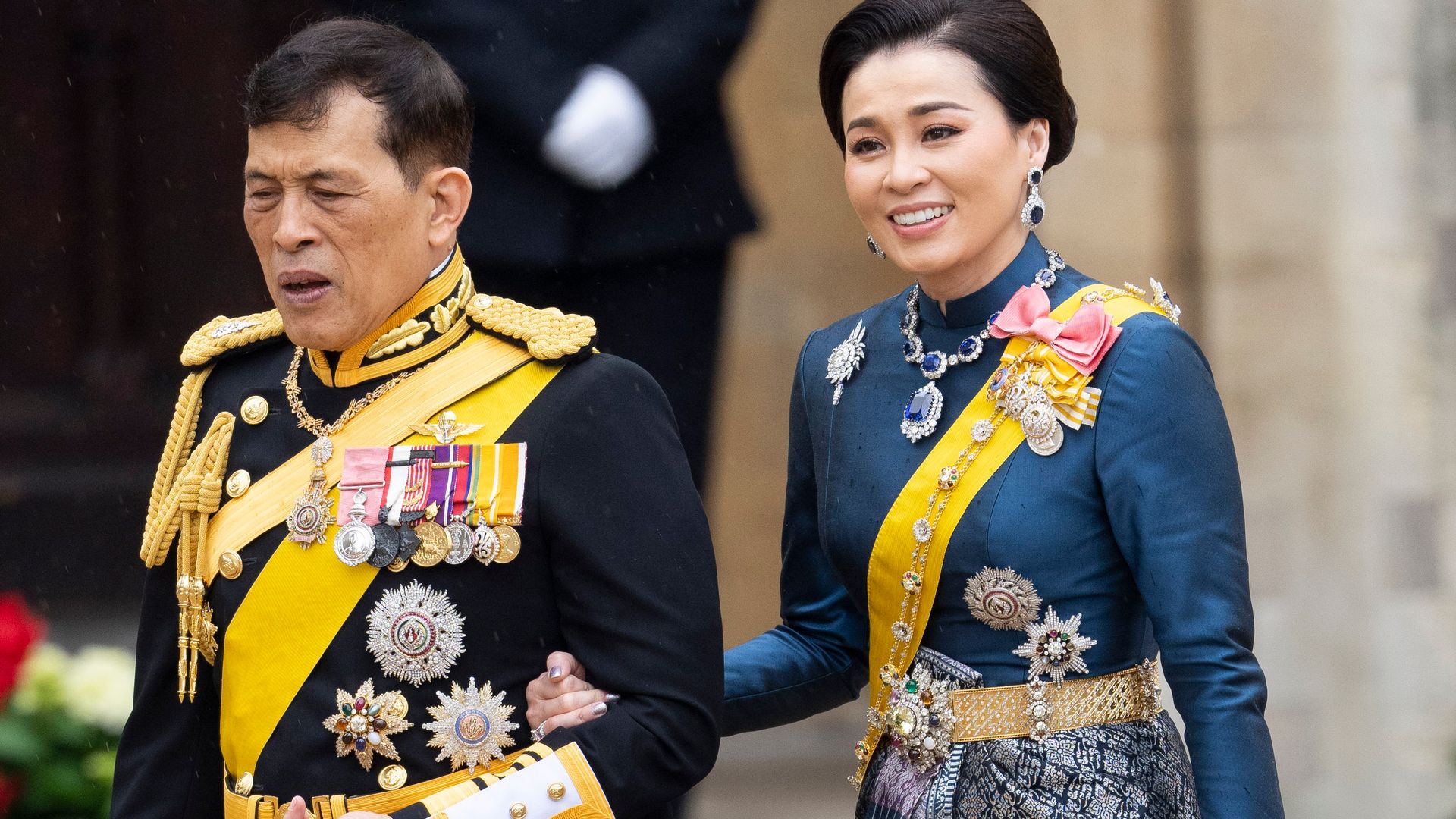 El rey de Tailandia, Rama X, con la reina Suthida