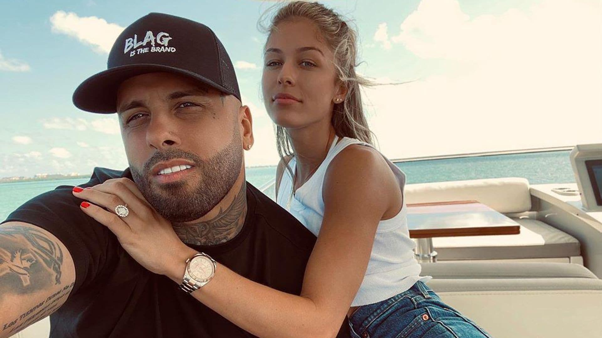Novia de Nicky Jam presume sexy foto en bikini y no creerás la reacción del cantante