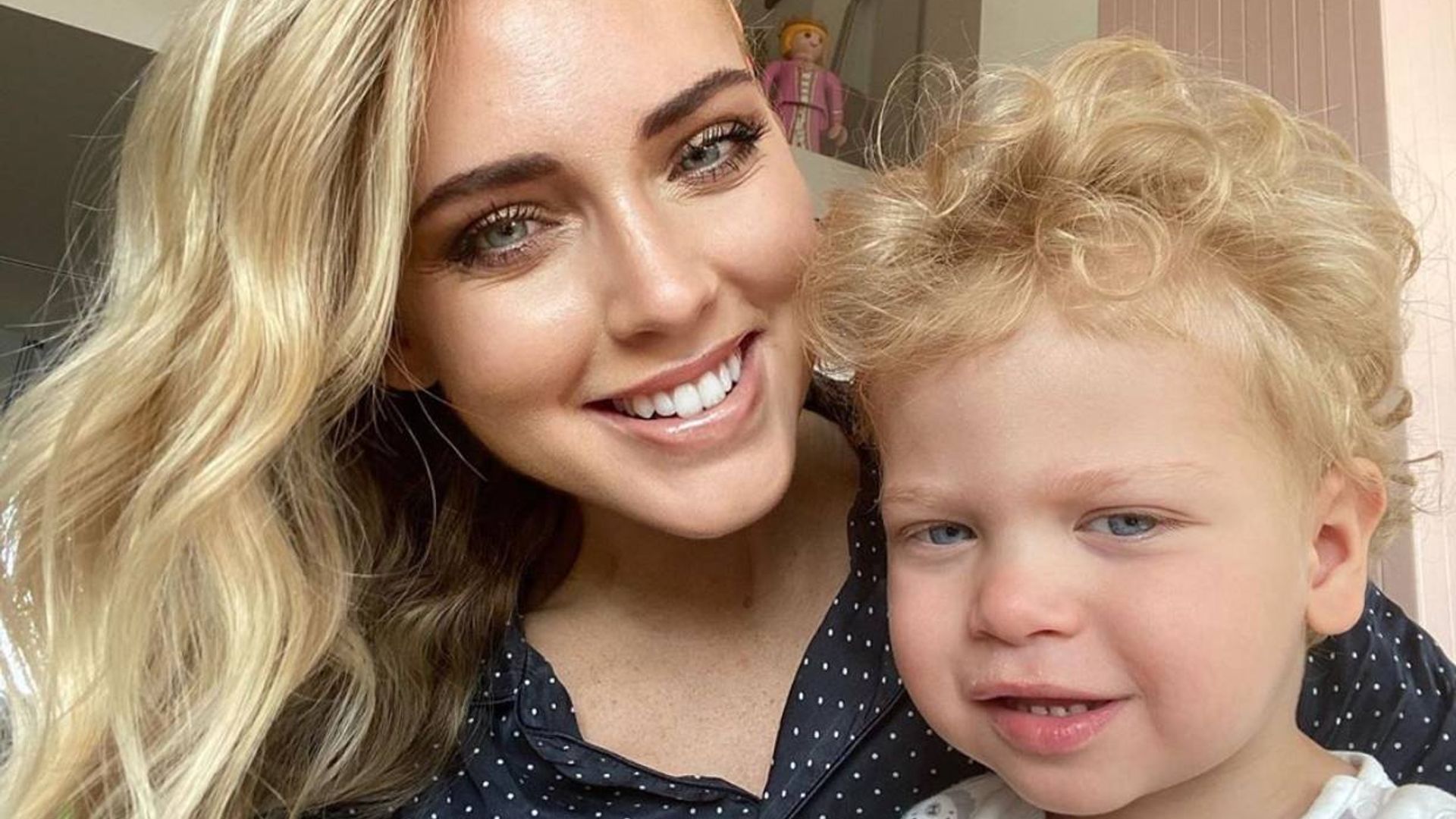 La curiosa competición de gateo del hijo de Chiara Ferragni y su mascota