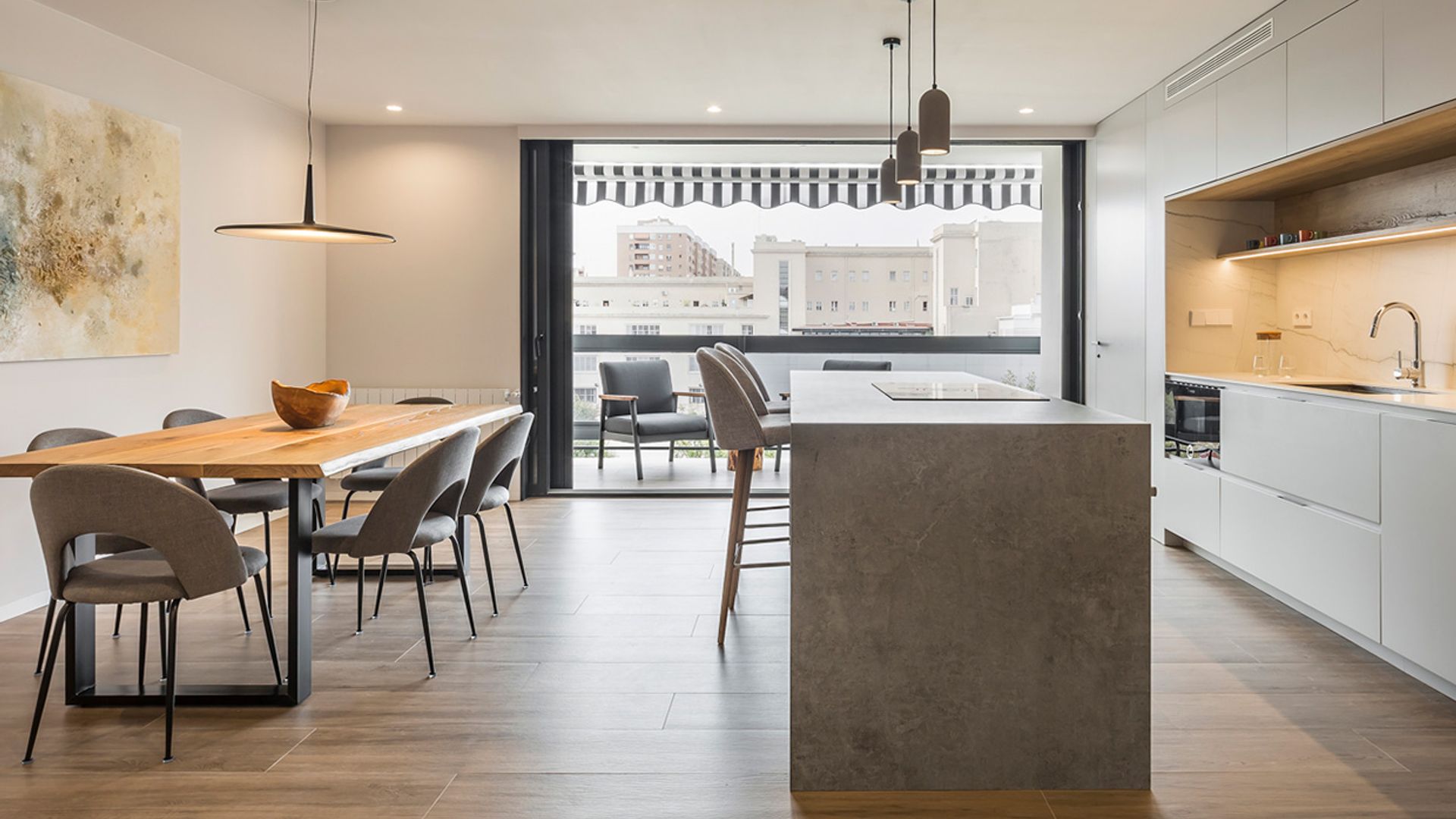 Un piso de estilo moderno en Valencia reformado para lograr luz y amplitud