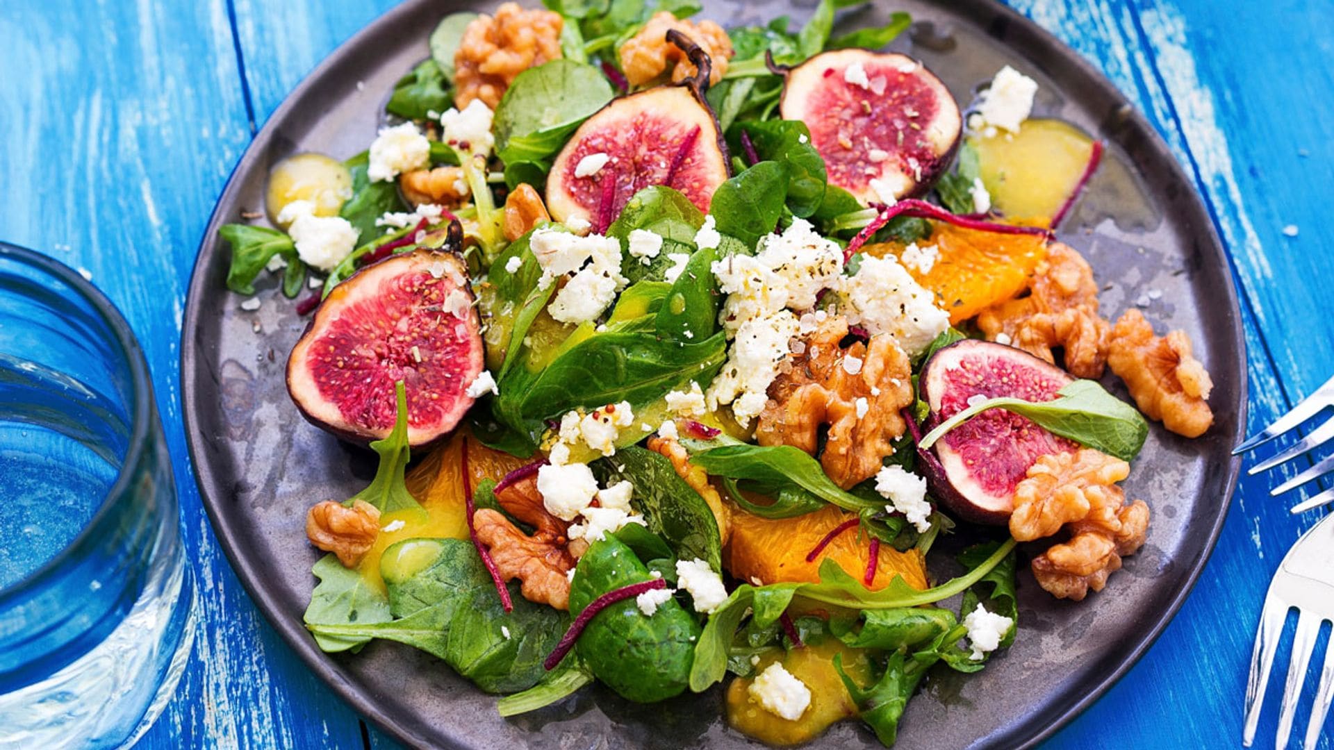 Ensalada de brevas con naranja, queso feta y nueces