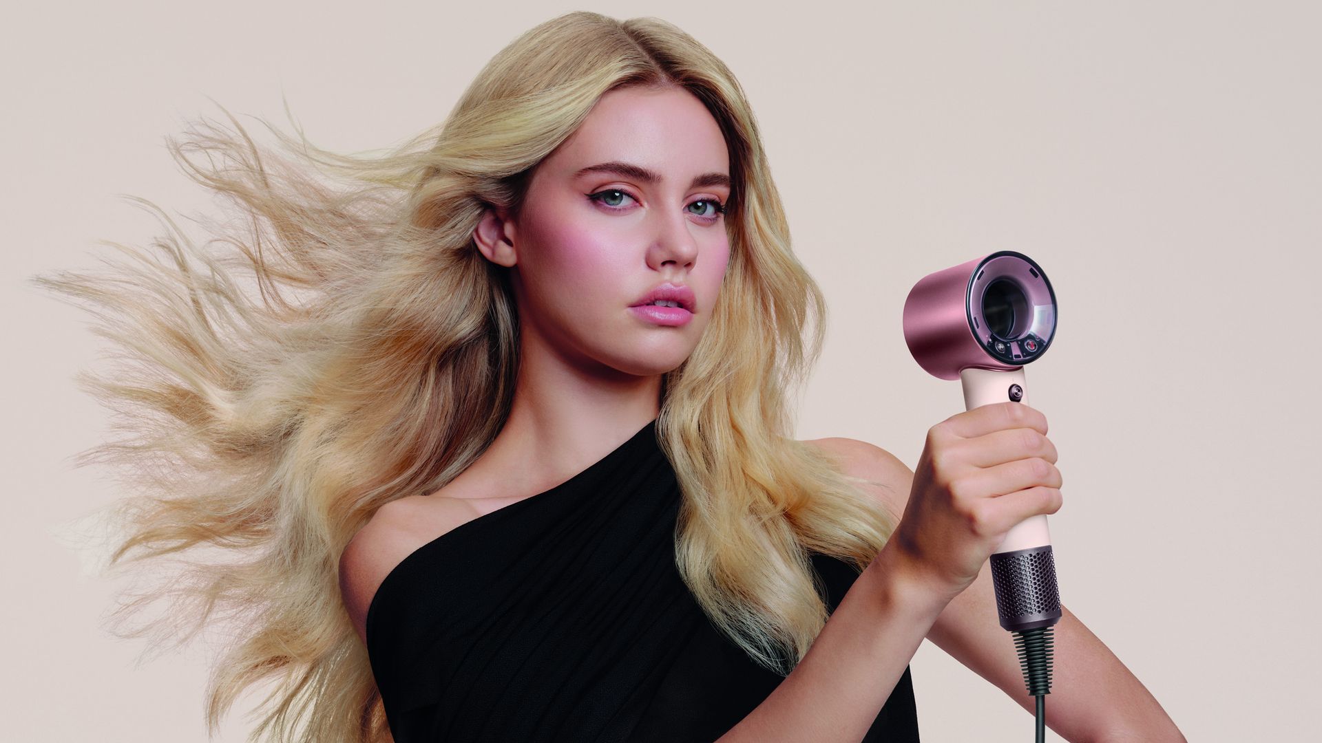El nuevo secador de pelo de Dyson es todo lo que necesitas para lucir pelazo en tus viajes de verano