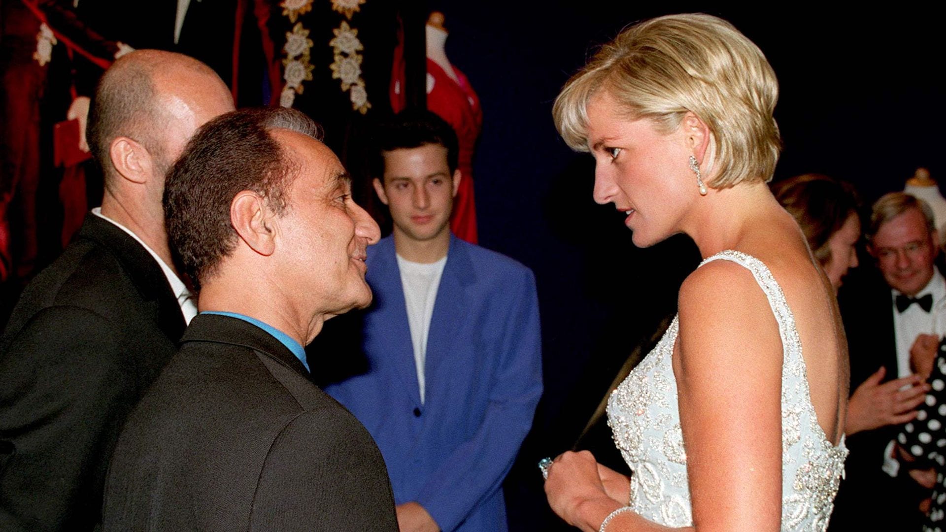 Muere David Sassoon, el diseñador que vistió a Diana de Gales antes de convertirse en un icono