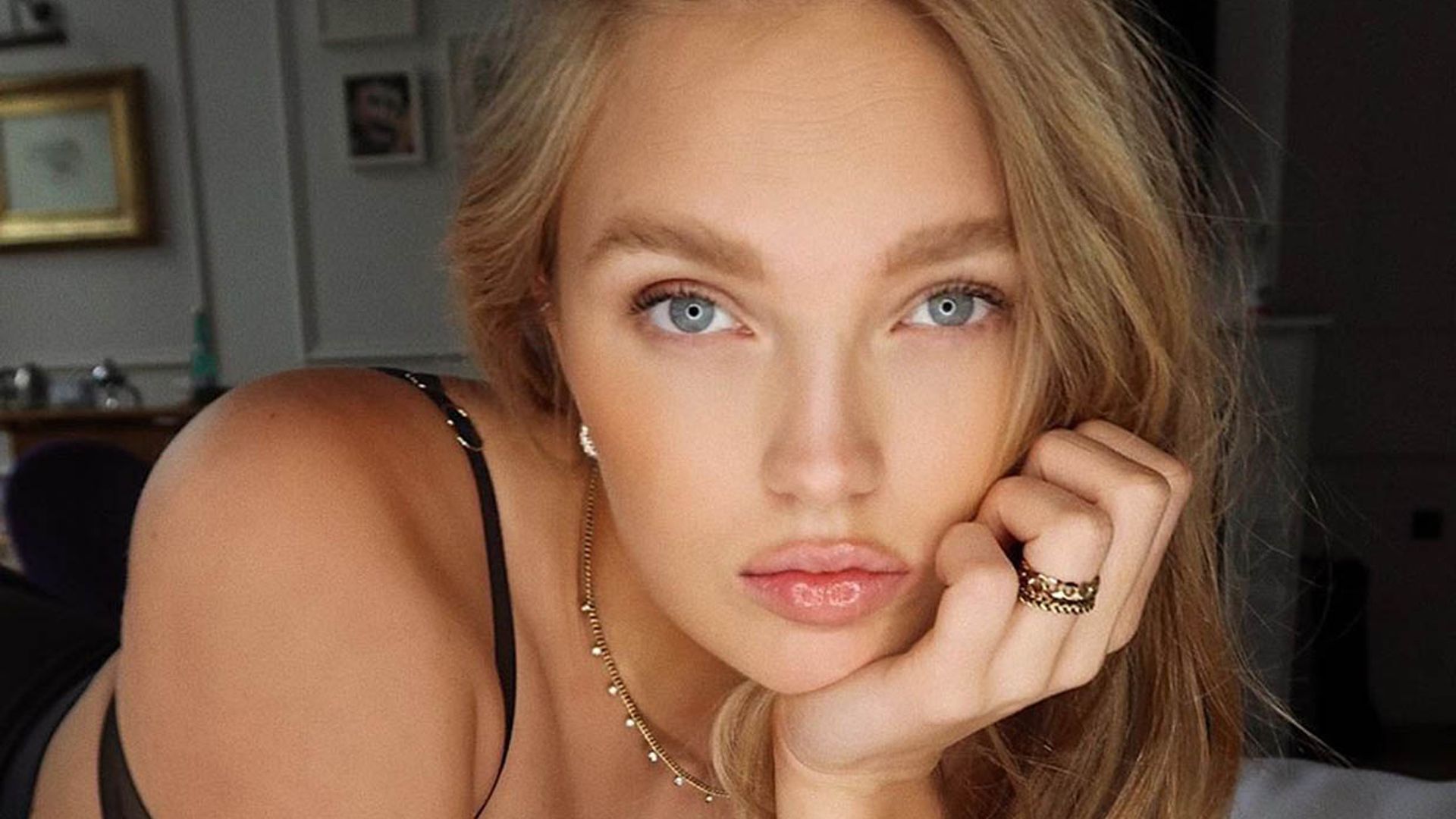 Romee Strijd muestra los avances en su embarazo con la lencería más 'sexy'