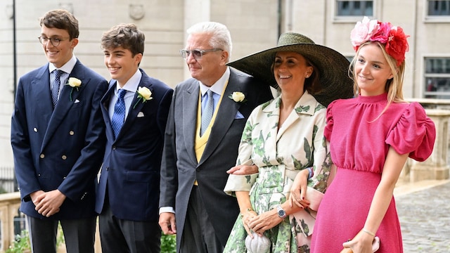 El príncipe Nicolás, el príncipe Aymeric, el príncipe Laurent de Bélgica, la princesa Claire de Bélgica y la princesa Louise fueron fotografiados a su llegada a la ceremonia de boda de la princesa Maria-Laura de Bélgica y William Isvy, en la Catedral de San Miguel y Santa Gúdula (Cathédrale des Saints Michel et Gudule / Sint-Michiels- en Sint-Goedele kathedraal), el sábado 10 de septiembre de 2022, en Bruselas.