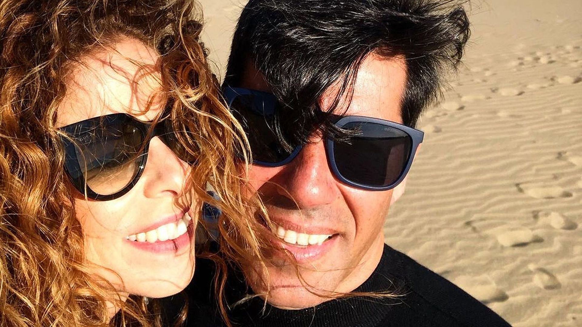 Pastora Soler recupera la sonrisa para celebrar su aniversario de boda