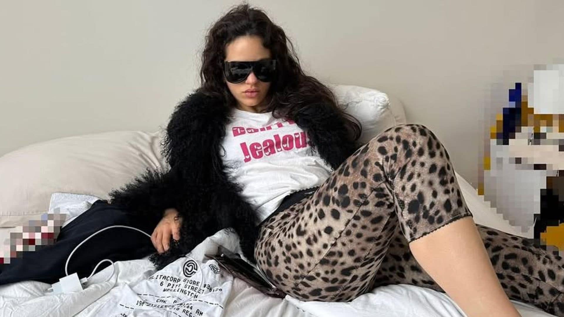 Rosalía posando en una fotografía