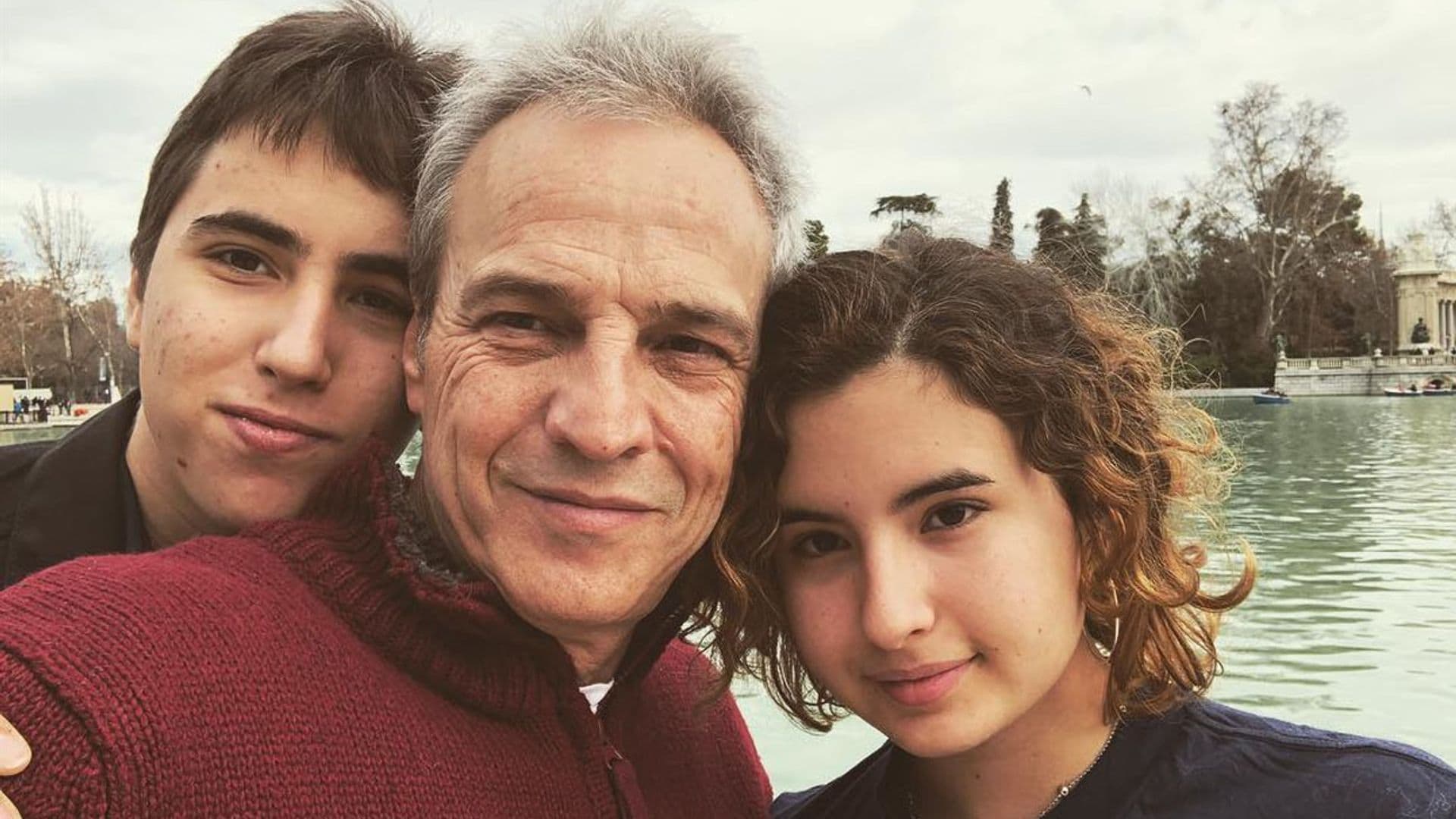 Conoce a los hijos mellizos y veinteañeros de David Summers: un músico y una enfermera veterinaria