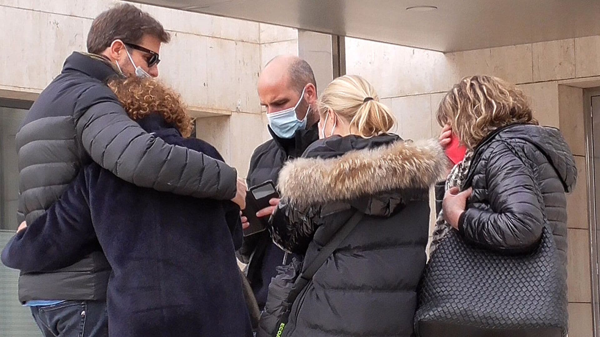 La familia de Álex Casademunt, destrozada en el tanatorio