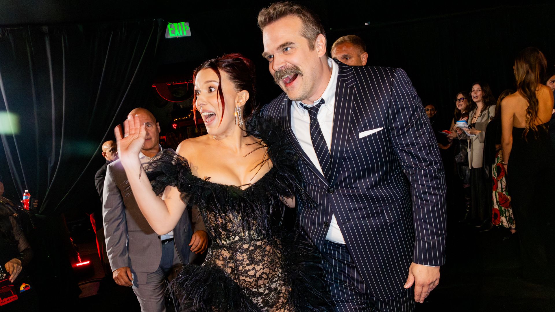 Las sorprendentes imágenes de Millie Bobby Brown y David Harbour entre abrazos tras la denuncia por acoso