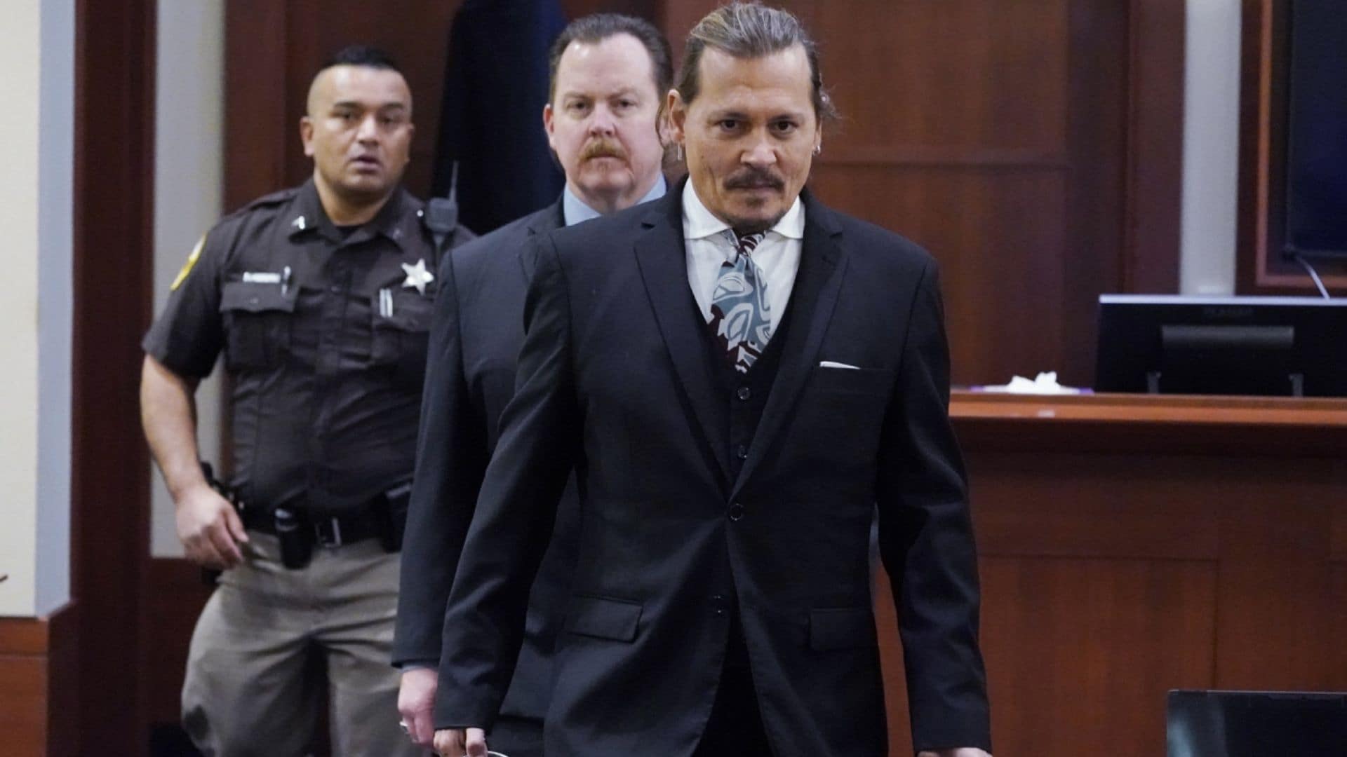 La expulsión de una testigo y duros mensajes: últimas novedades del juicio entre Johnny Depp y Amber Heard
