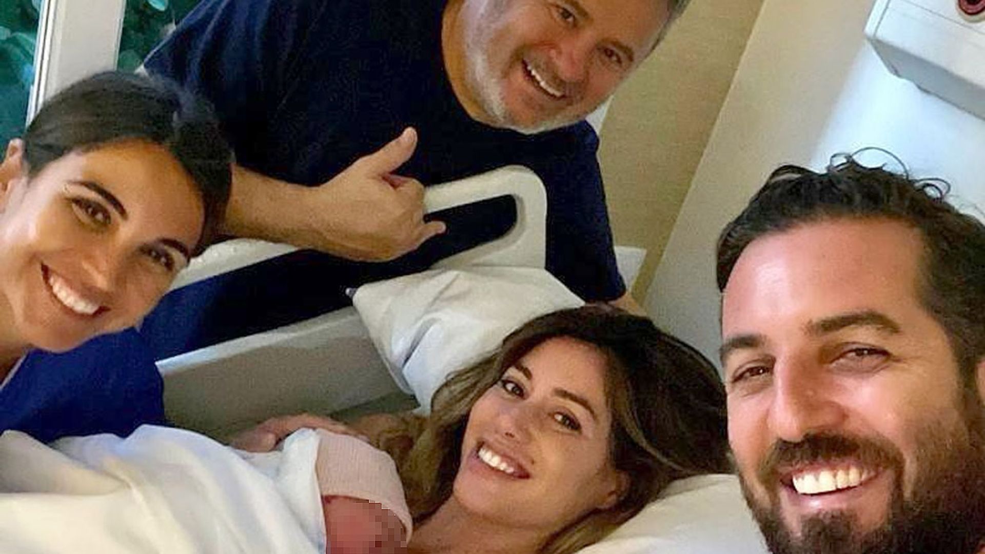 Miki Nadal y Helena Aldea muestran felices la primera foto junto a su hija Galatea
