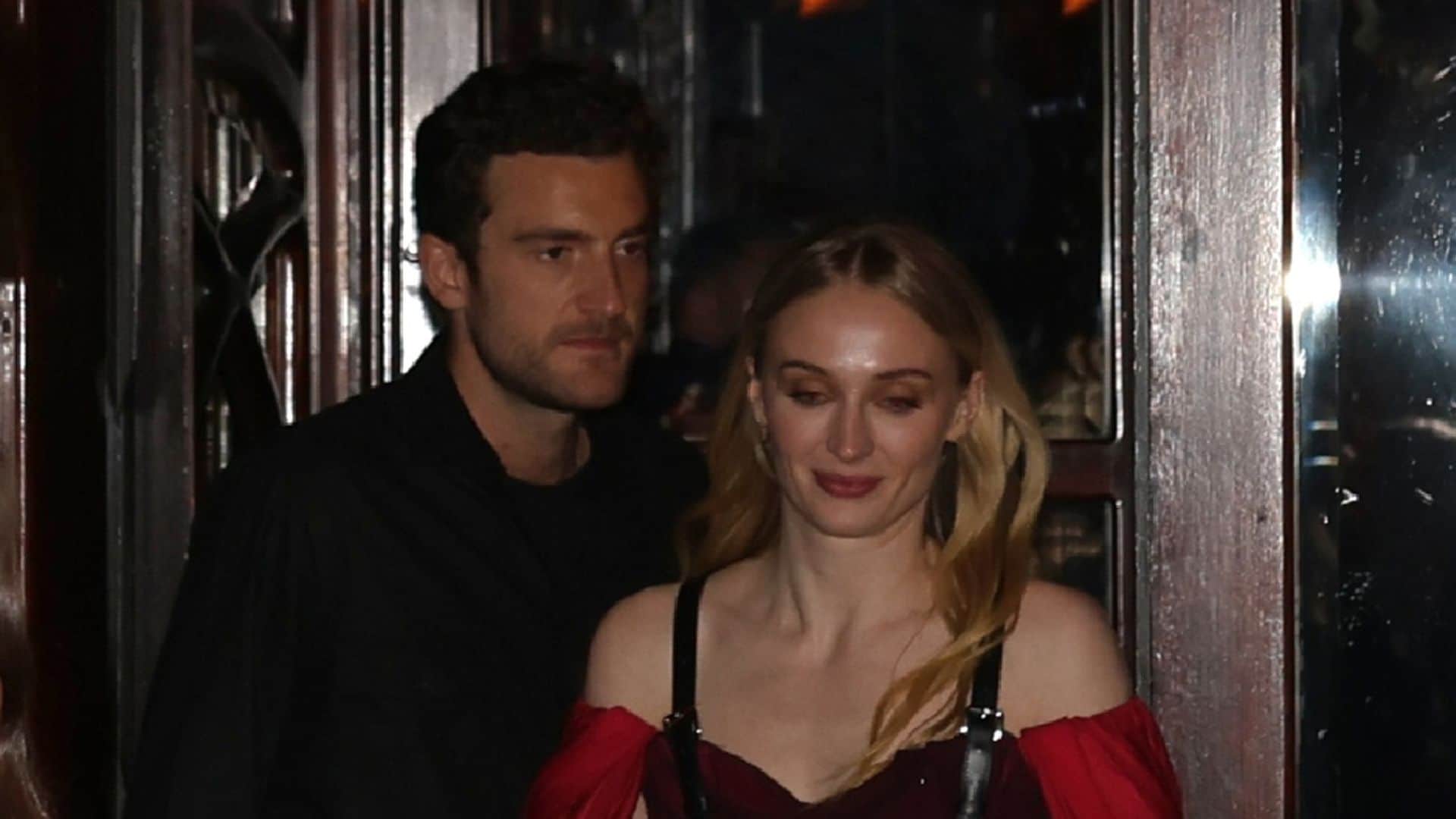 Sophie Turner vuelve con su novio Peregrine Pearson a París, la ciudad que ‘destapó’ su amor
