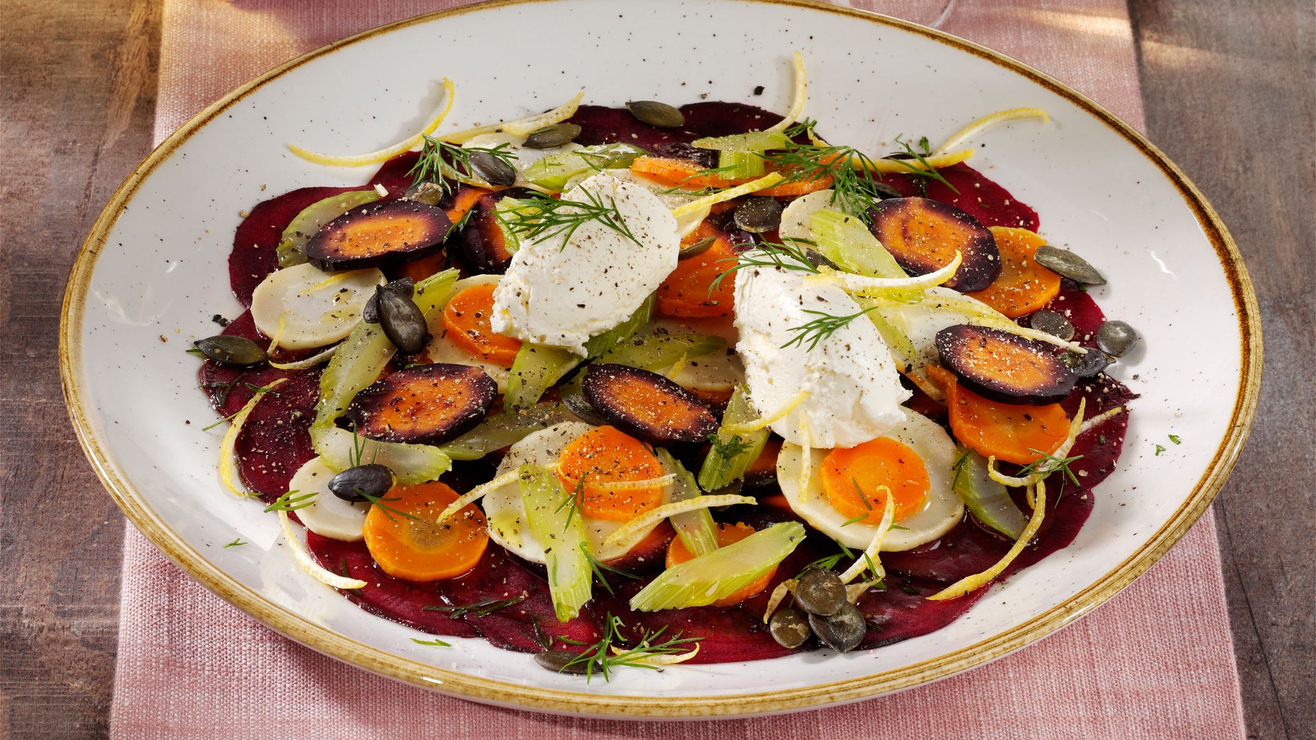 LA RECETA DEL DÍA. Carpaccio vegetal fácil y colorido: la receta ligera que te va a conquistar