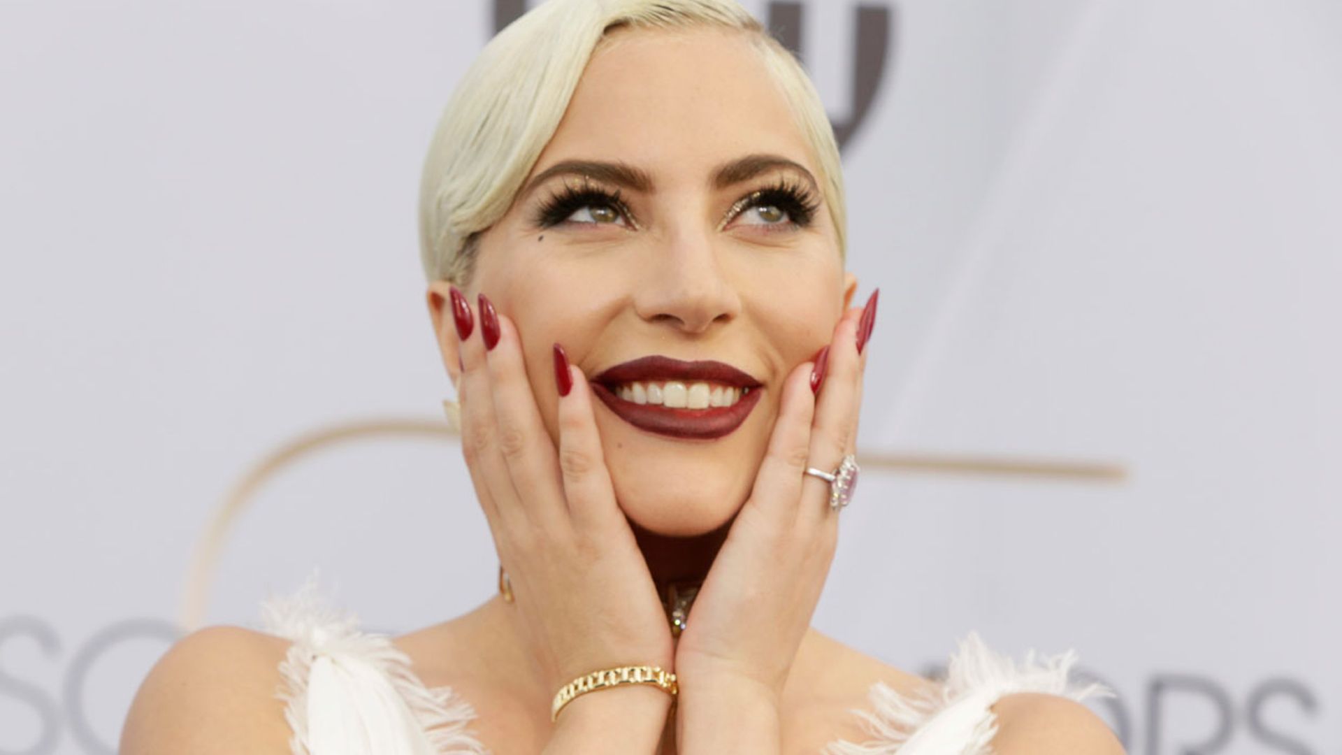 Sin maquillaje... y ¡sin cejas! El nuevo look de Lady Gaga que te va dejar con la boca abierta