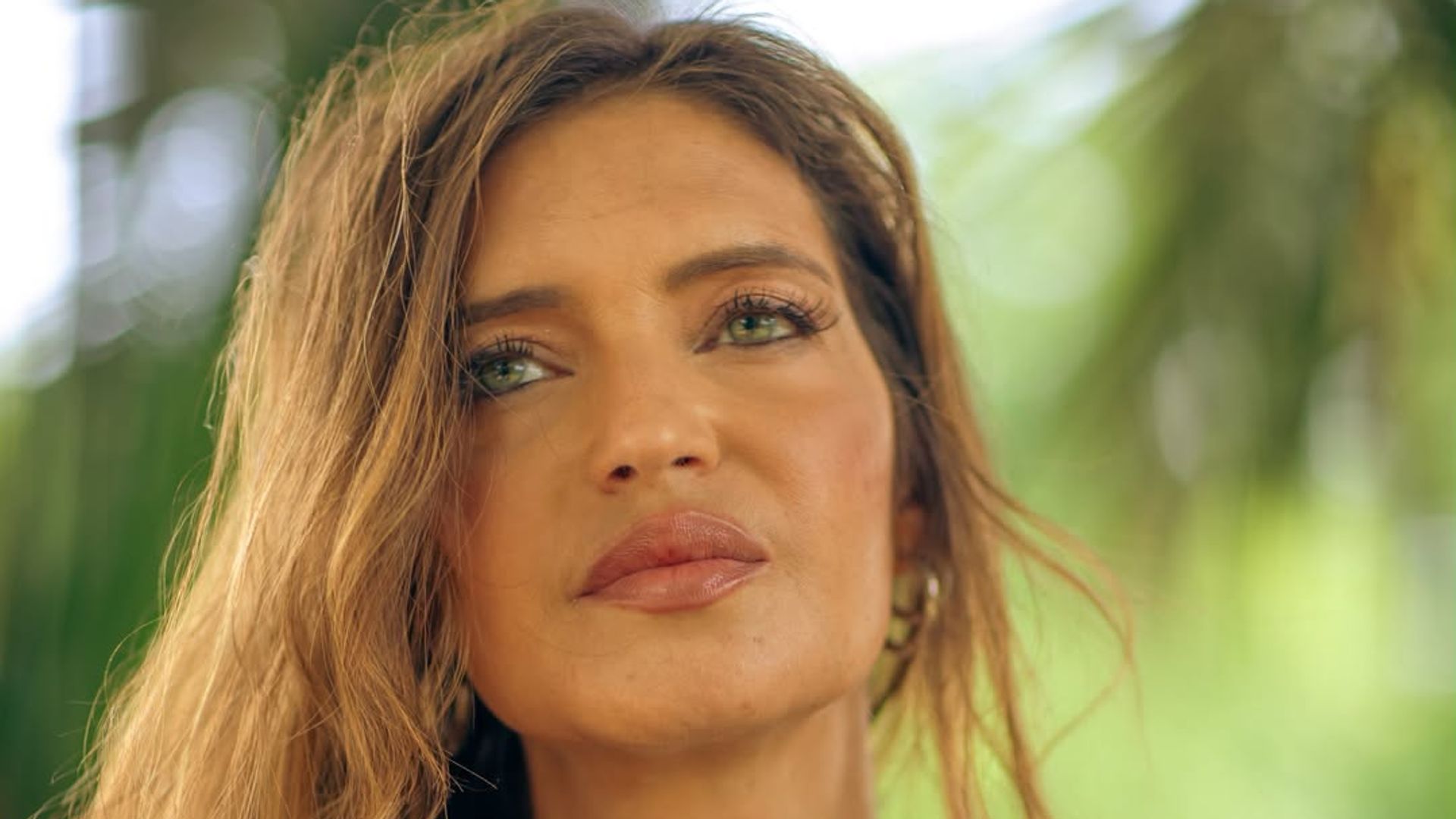 El colgante con la palabra "mamá" refleja cómo Sara Carbonero mantiene muy presente a su madre en su día a día