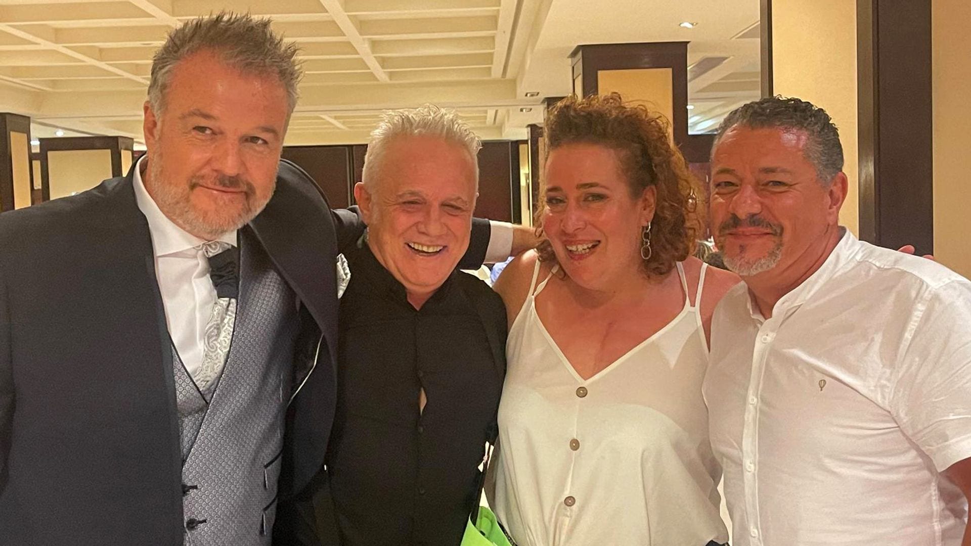 Iñigo González, concursante de GH1, celebra su boda con algunos compañeros como testigos