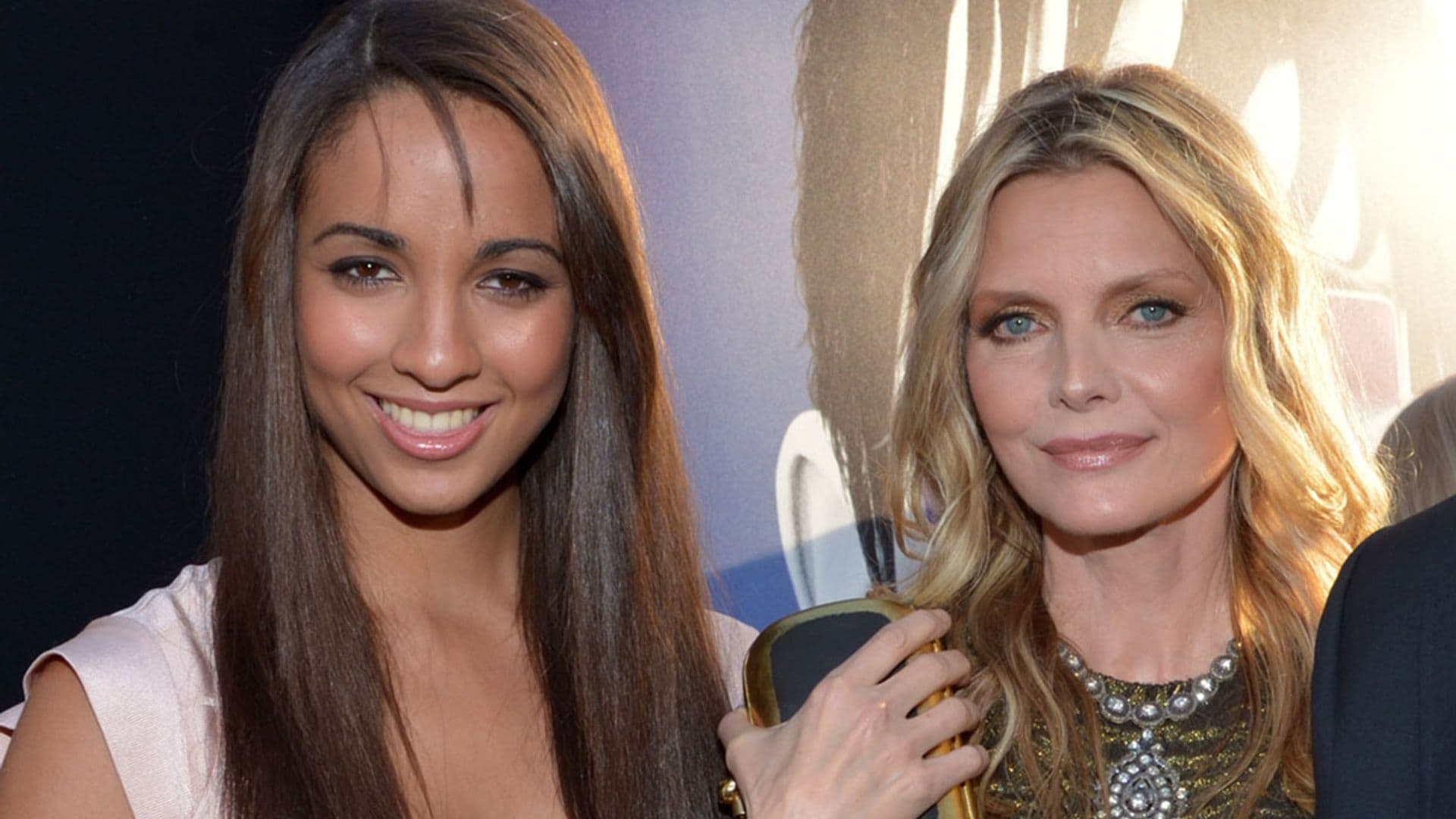 Michelle Pfeiffer presume de hija, Claudia, una belleza de 28 años que vive ajena al 'star-system'