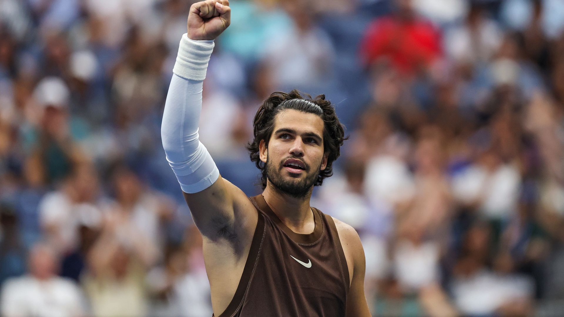 Carlos Alcaraz celebra su triunfo contra Roman Safiullin en el US Open el 31 de agosto de 2026.